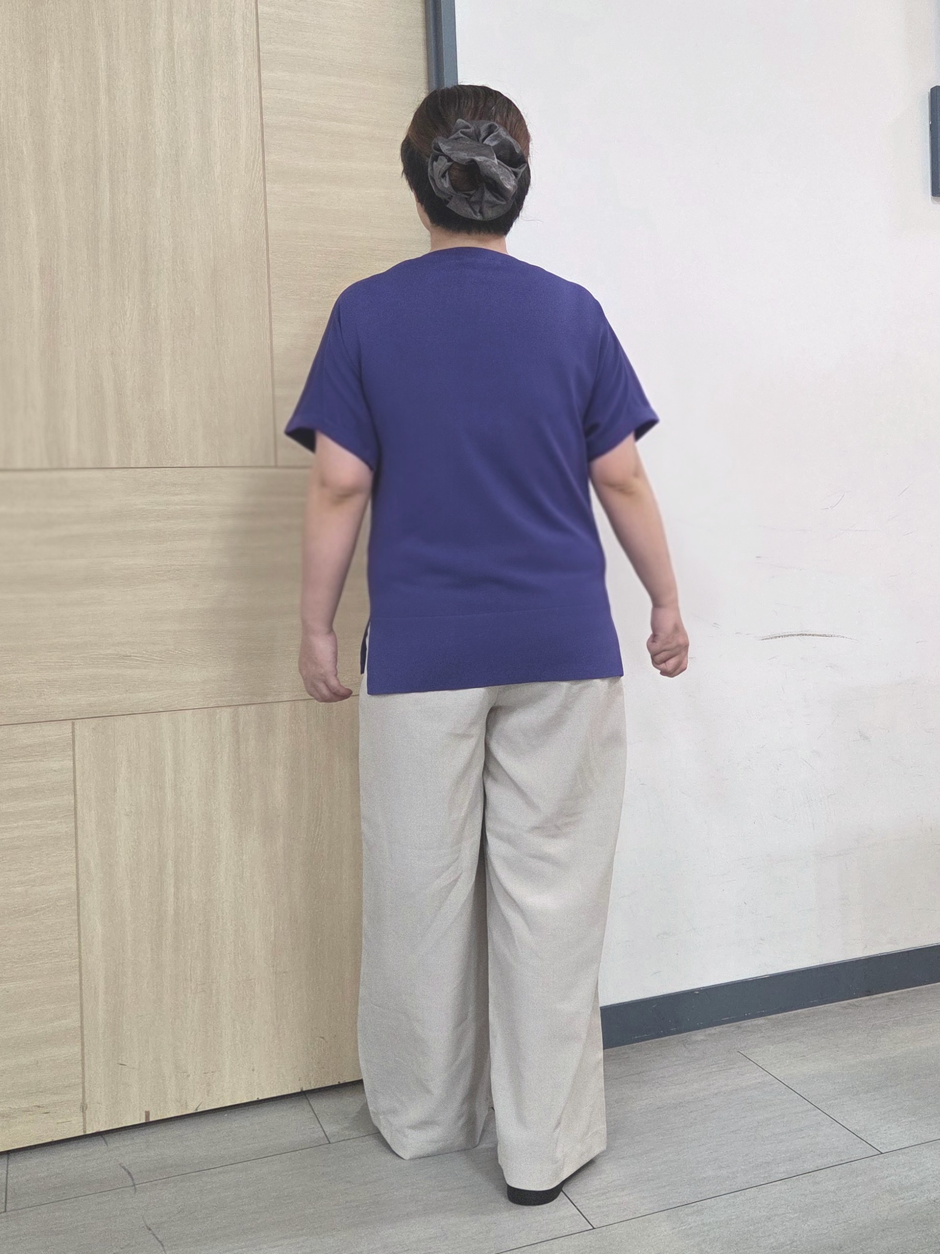 にゃみさんの「grove｜【シリーズ累計36万枚！やわらかドライタッチ】夏にうれしい多機能ロングニット」を使ったコーディネート