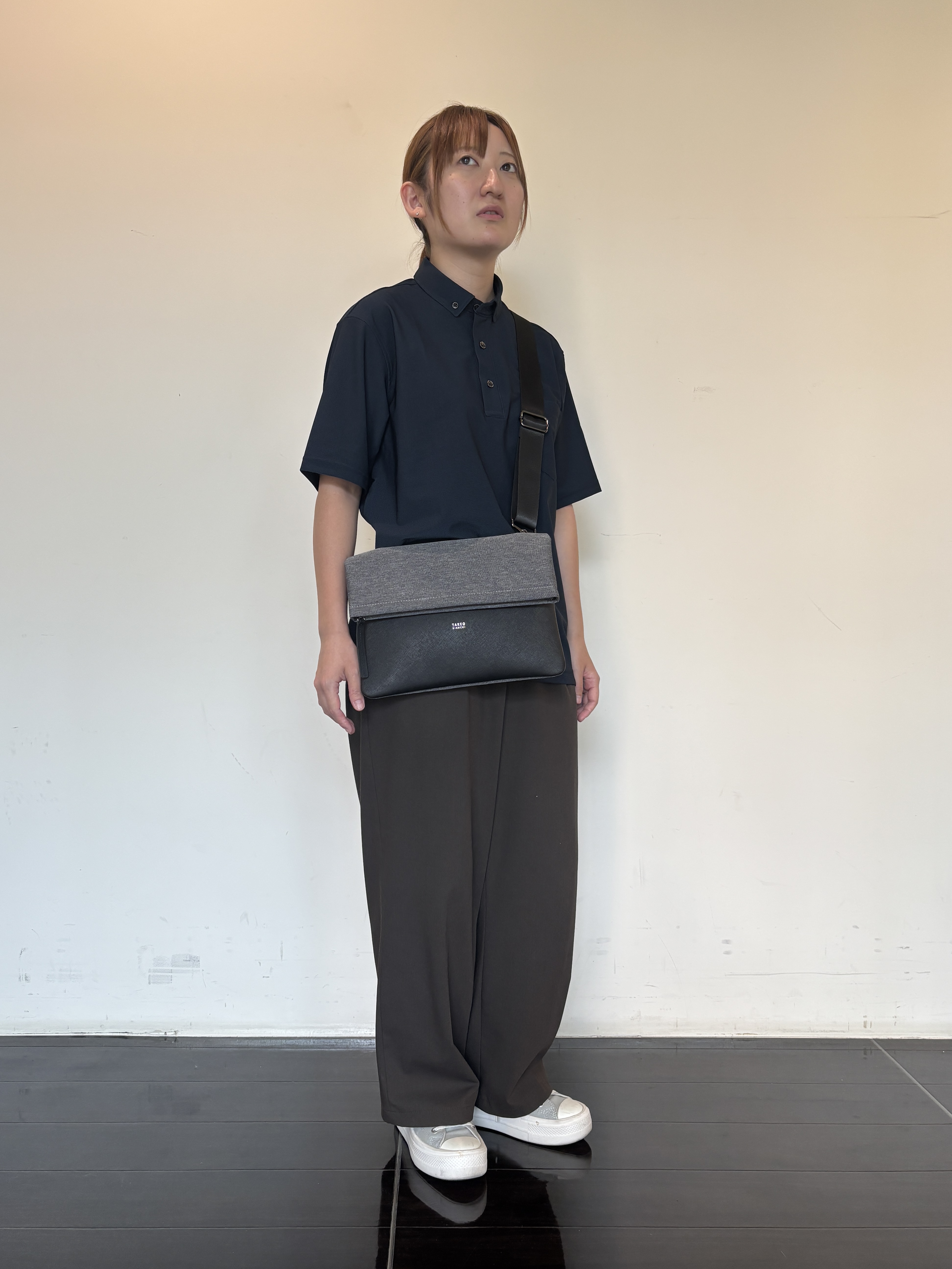 尾形千晴さんの「TAKEO KIKUCHI｜AIR TOOL ポロシャツ」を使ったコーディネート