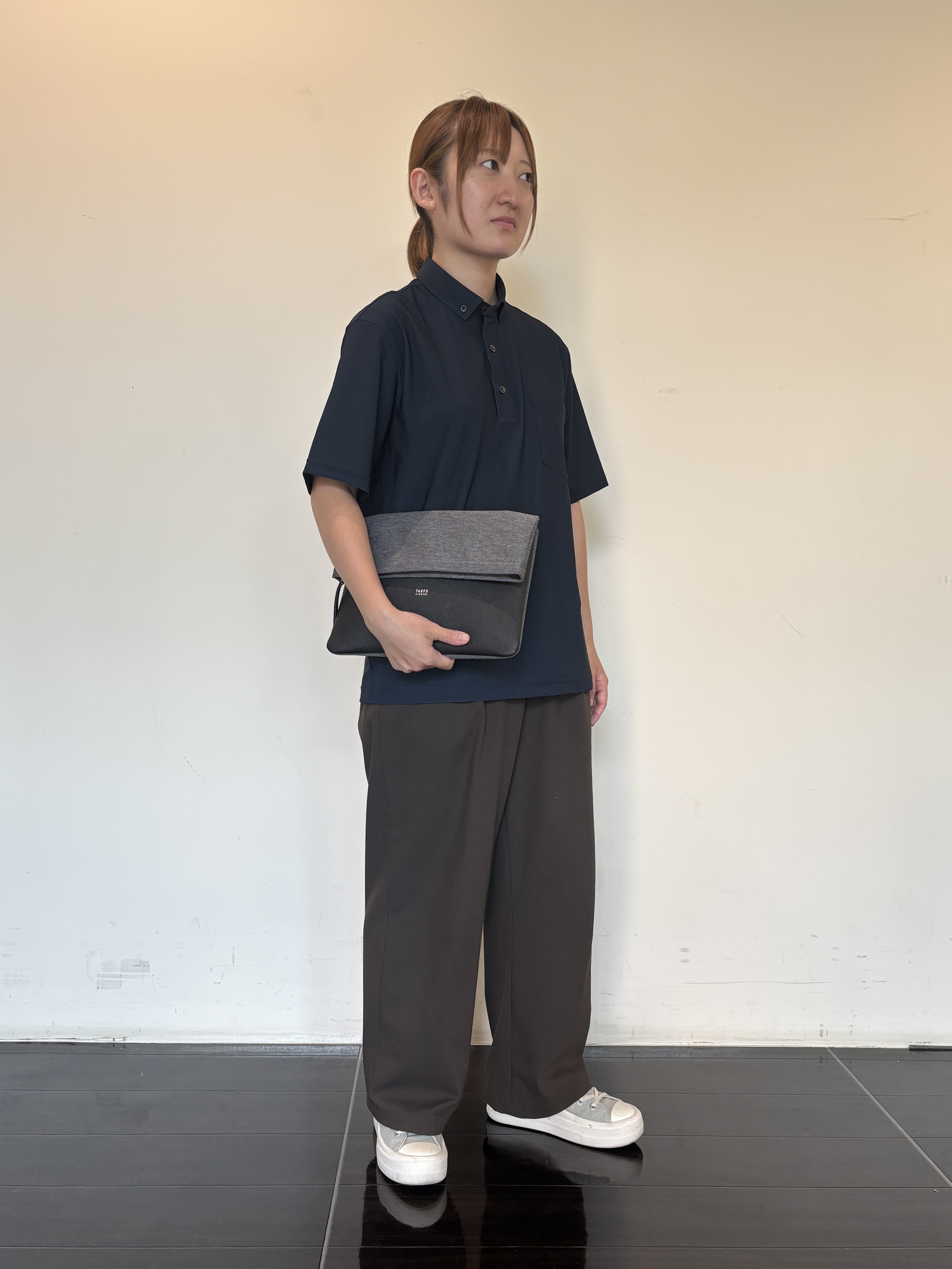 尾形千晴さんの「TAKEO KIKUCHI｜AIR TOOL ポロシャツ」を使ったコーディネート