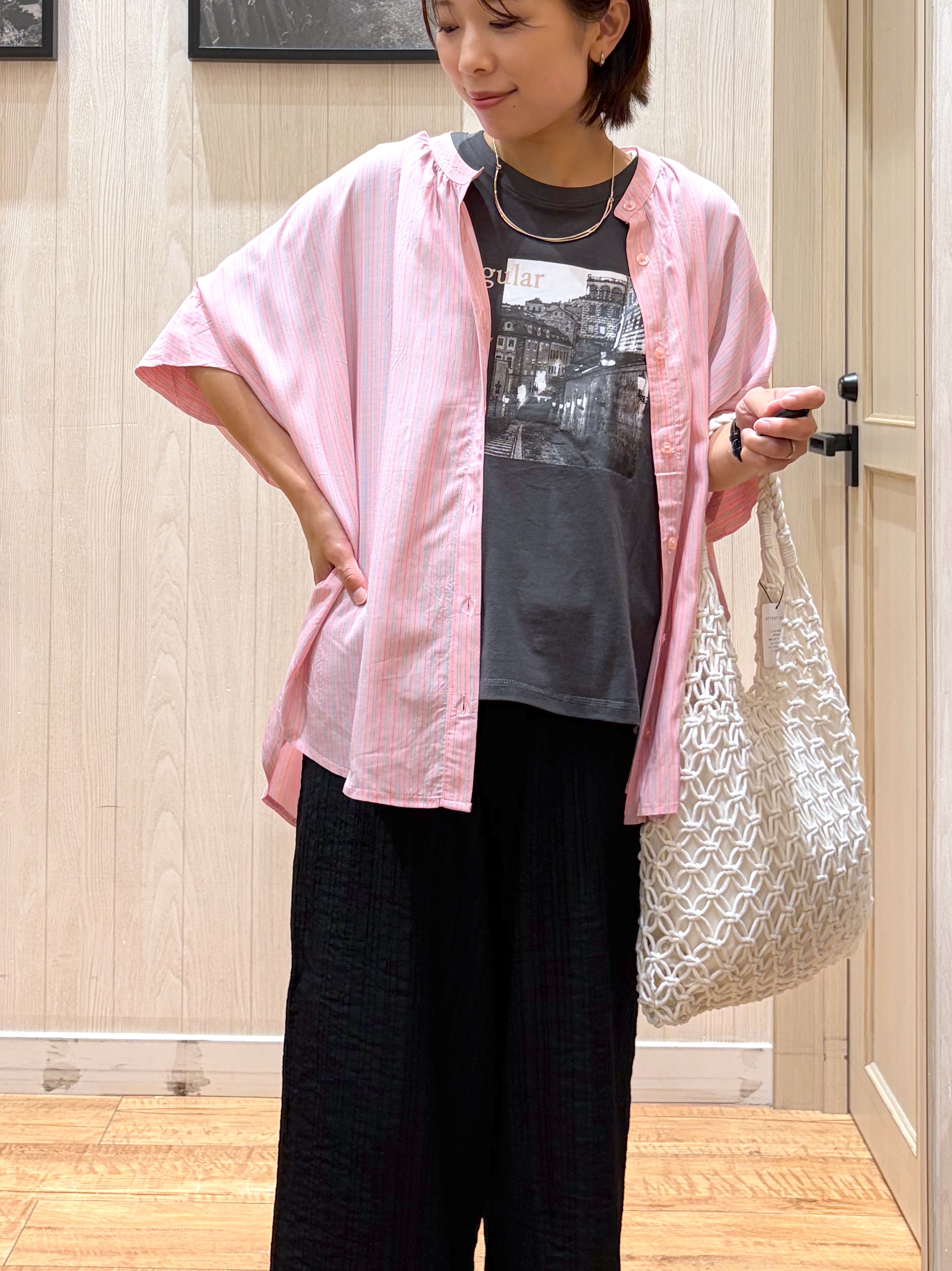 shirayuuuさんの「SHOO･LA･RUE｜【ひんやり/洗濯機可/体型カバー】二の腕隠れる ゆるっと襟ギャザーレーヨンブラウス」を使ったコーディネート