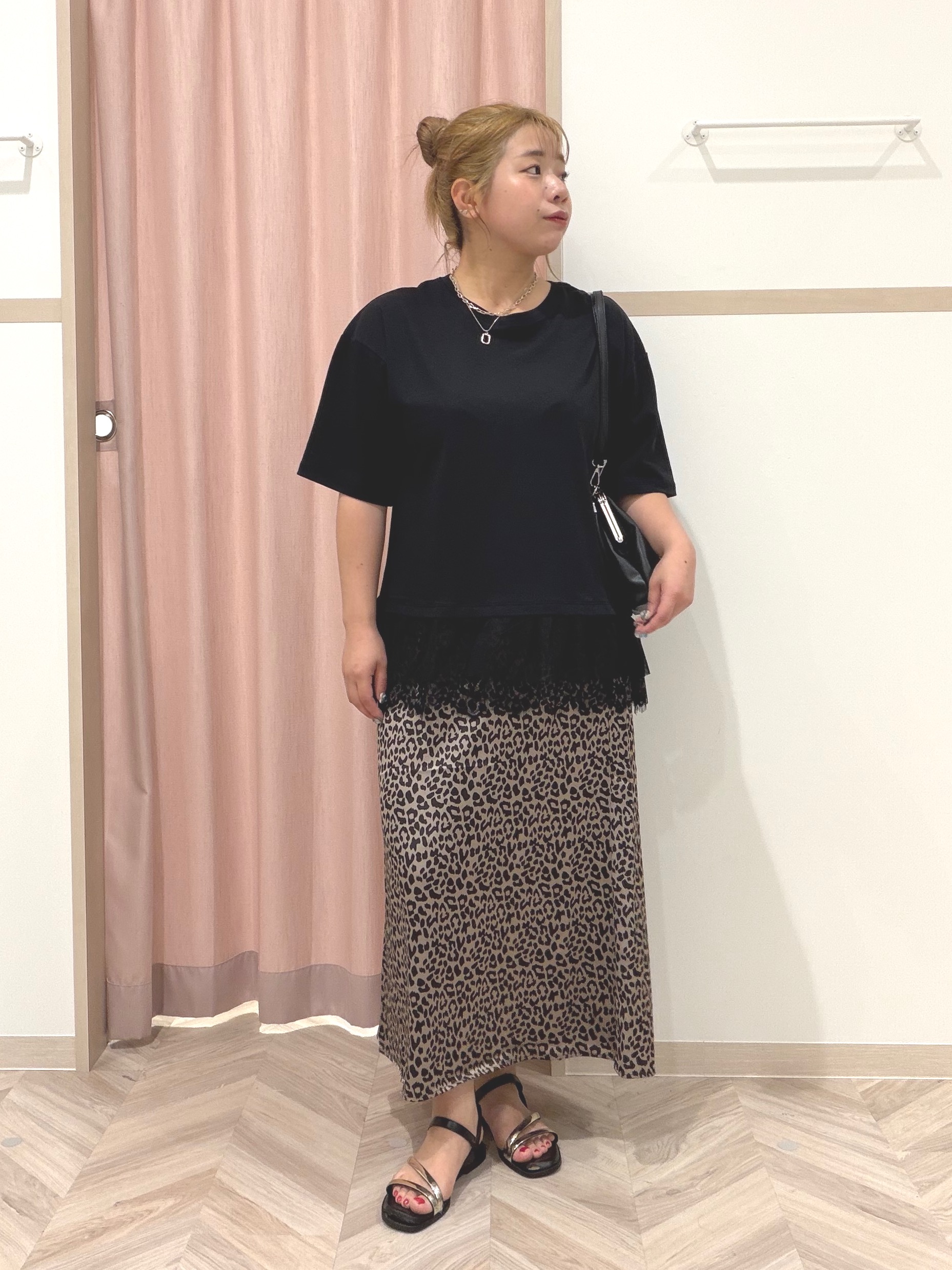 まちゃんなちゃんさんの「SHOO･LA･RUE｜ひんやり裾レースTシャツ」を使ったコーディネート