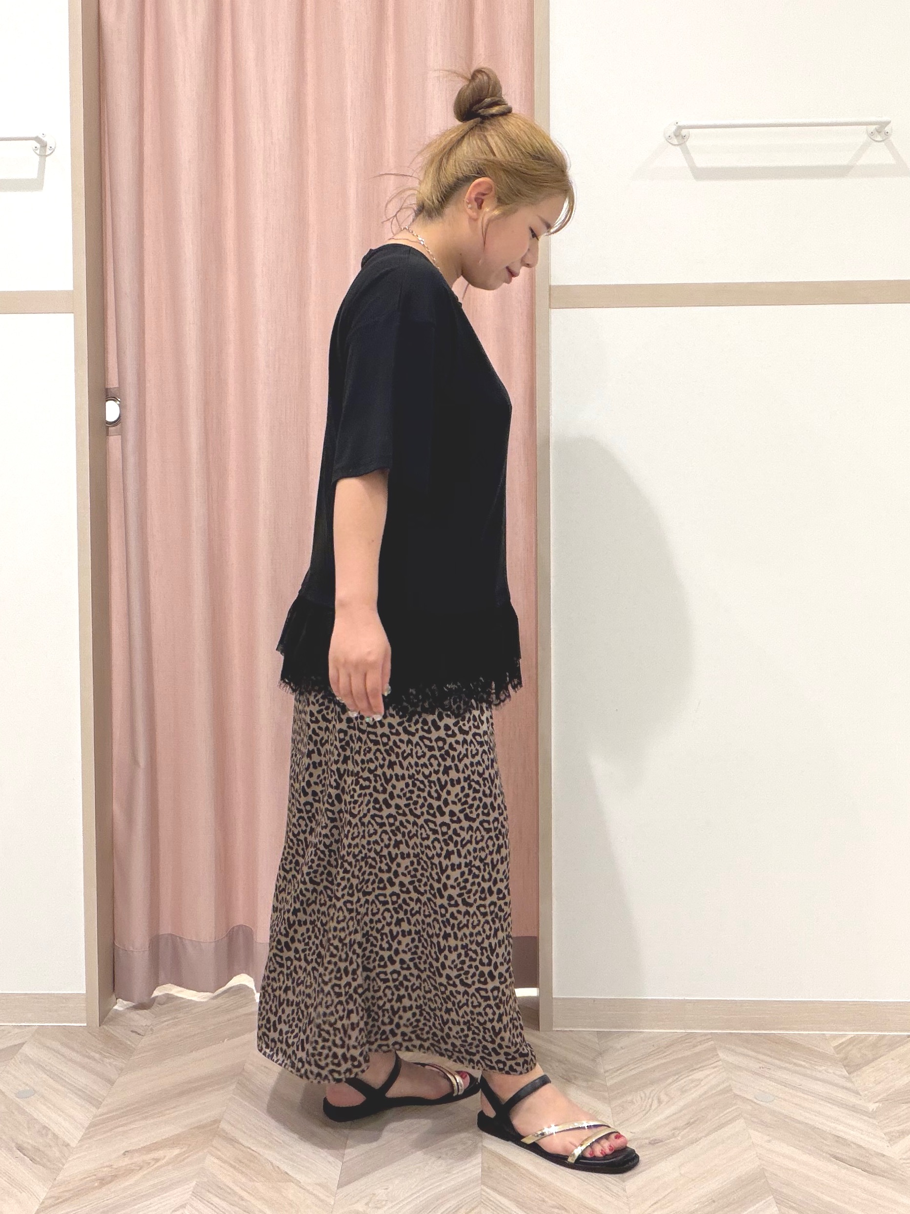 まちゃんなちゃんさんの「SHOO･LA･RUE｜ひんやり裾レースTシャツ」を使ったコーディネート