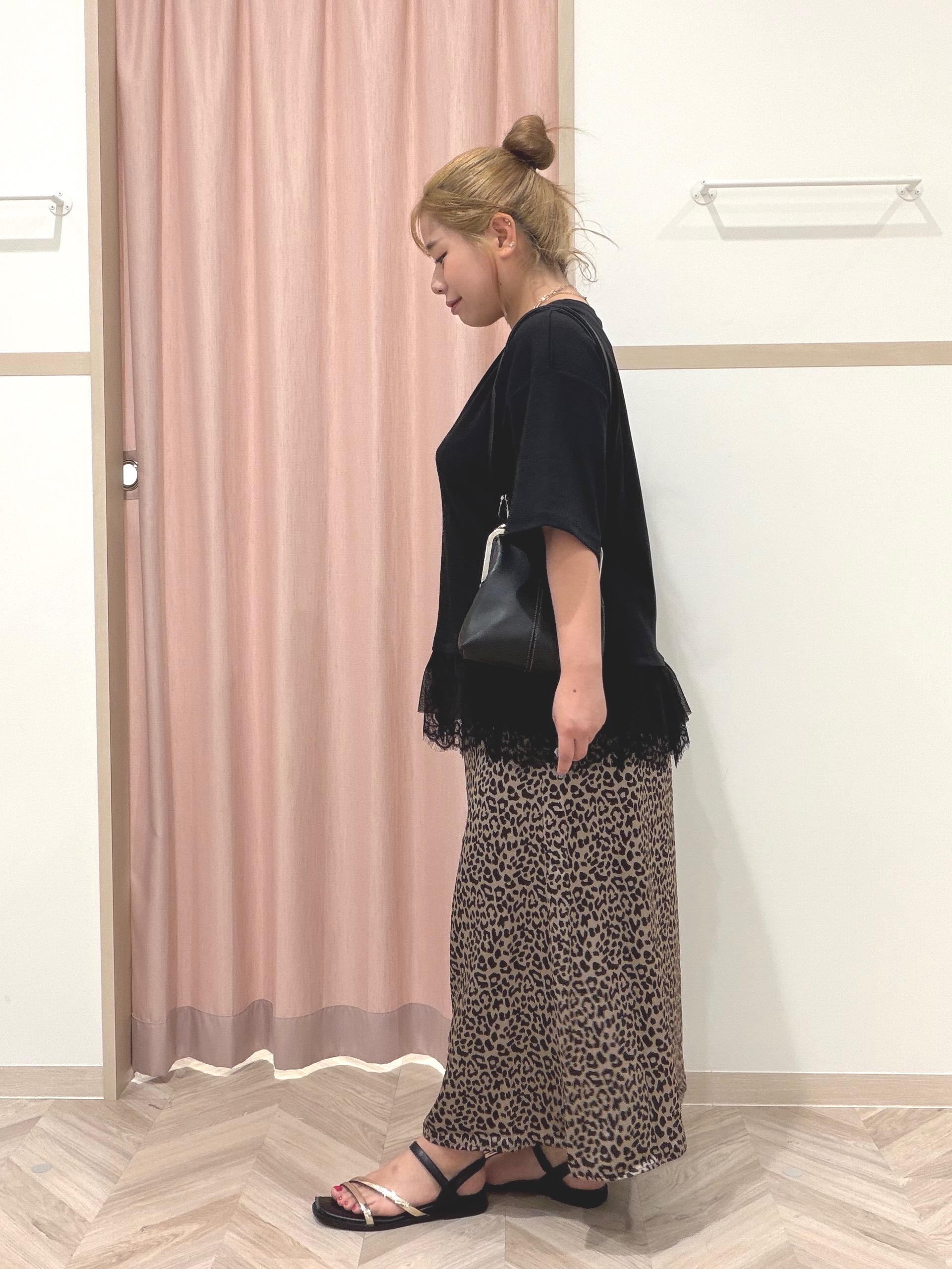 まちゃんなちゃんさんの「SHOO･LA･RUE｜ひんやり裾レースTシャツ」を使ったコーディネート