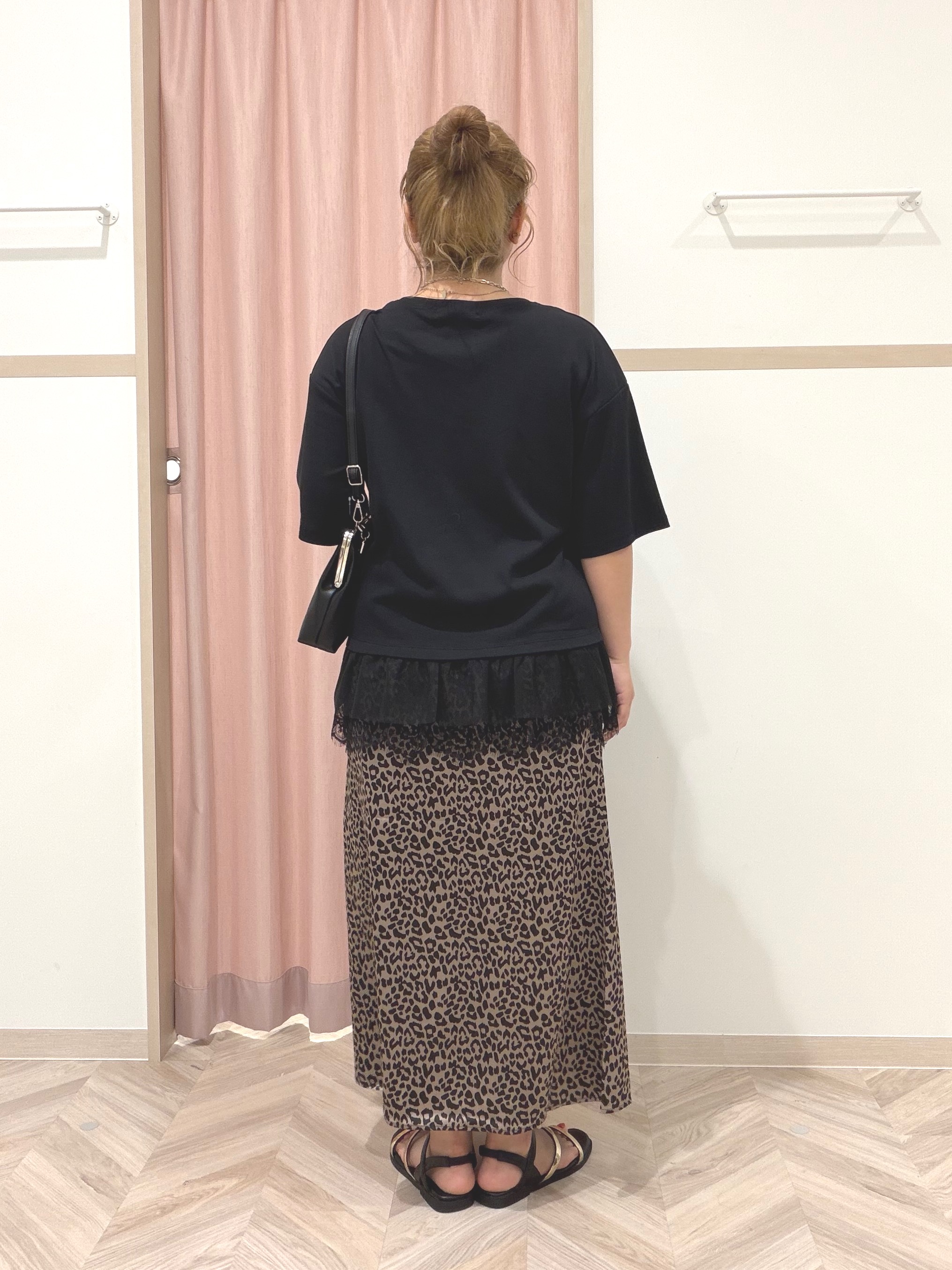 まちゃんなちゃんさんの「SHOO･LA･RUE｜ひんやり裾レースTシャツ」を使ったコーディネート