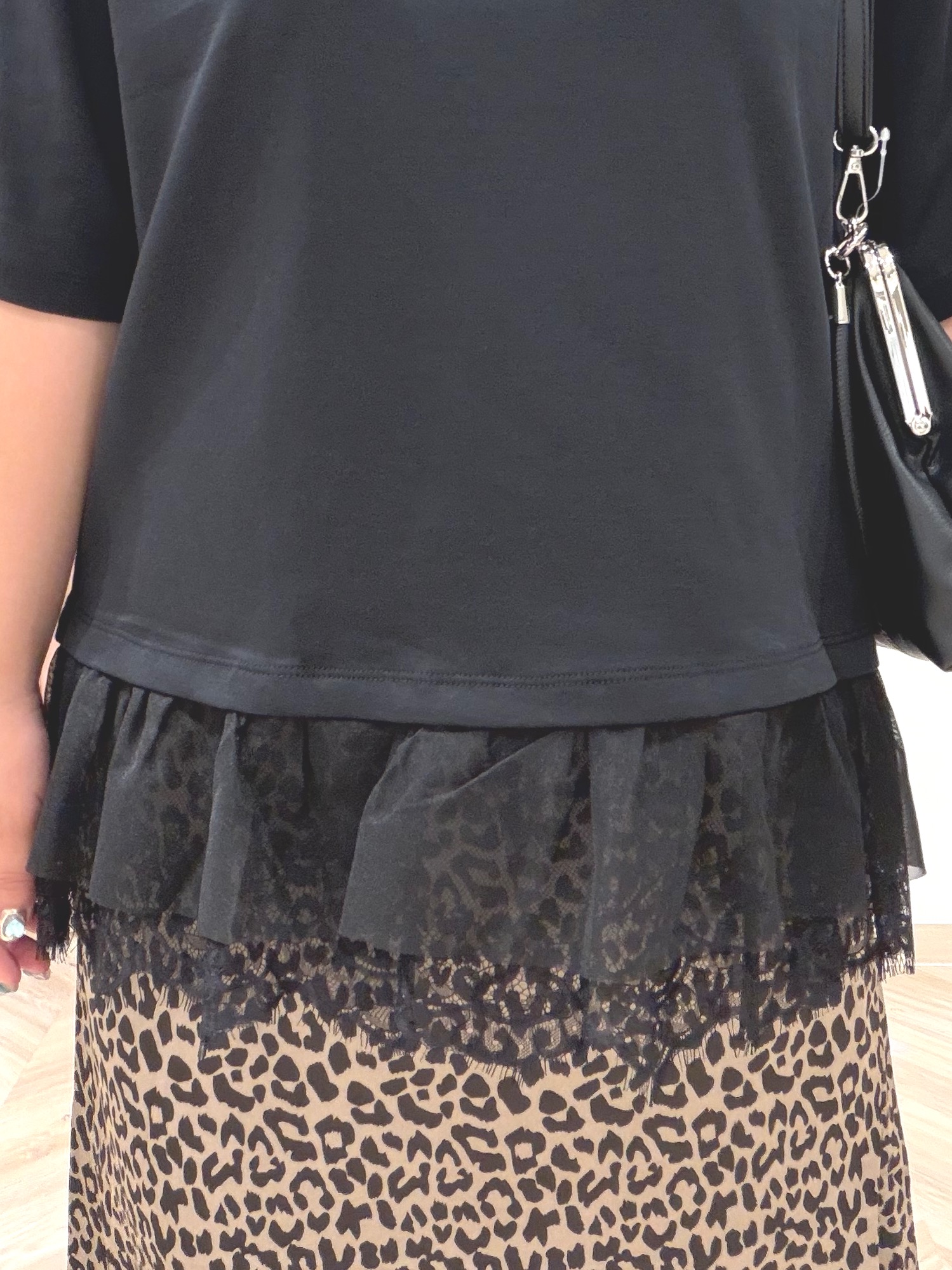まちゃんなちゃんさんの「SHOO･LA･RUE｜ひんやり裾レースTシャツ」を使ったコーディネート