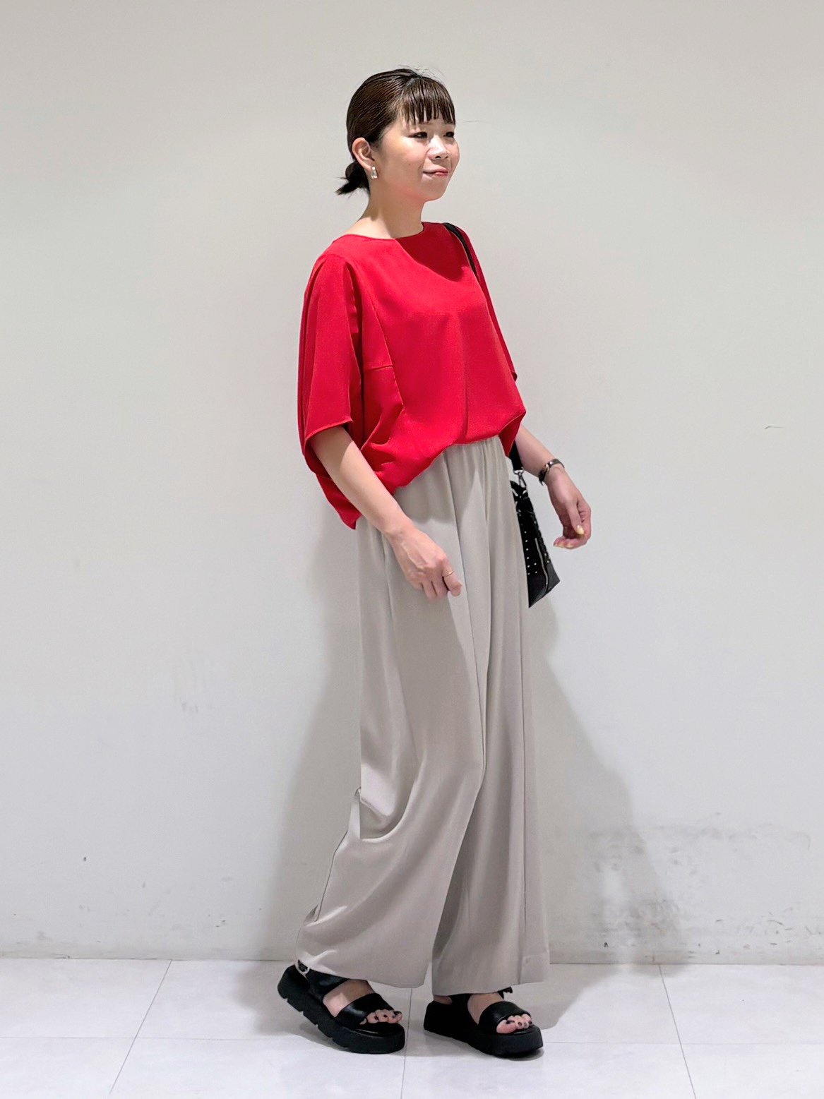 tsuyuさんの「INDIVI｜【楽ちん出し入れ】ミニスタッズ 2WAYハンドバッグ」を使ったコーディネート