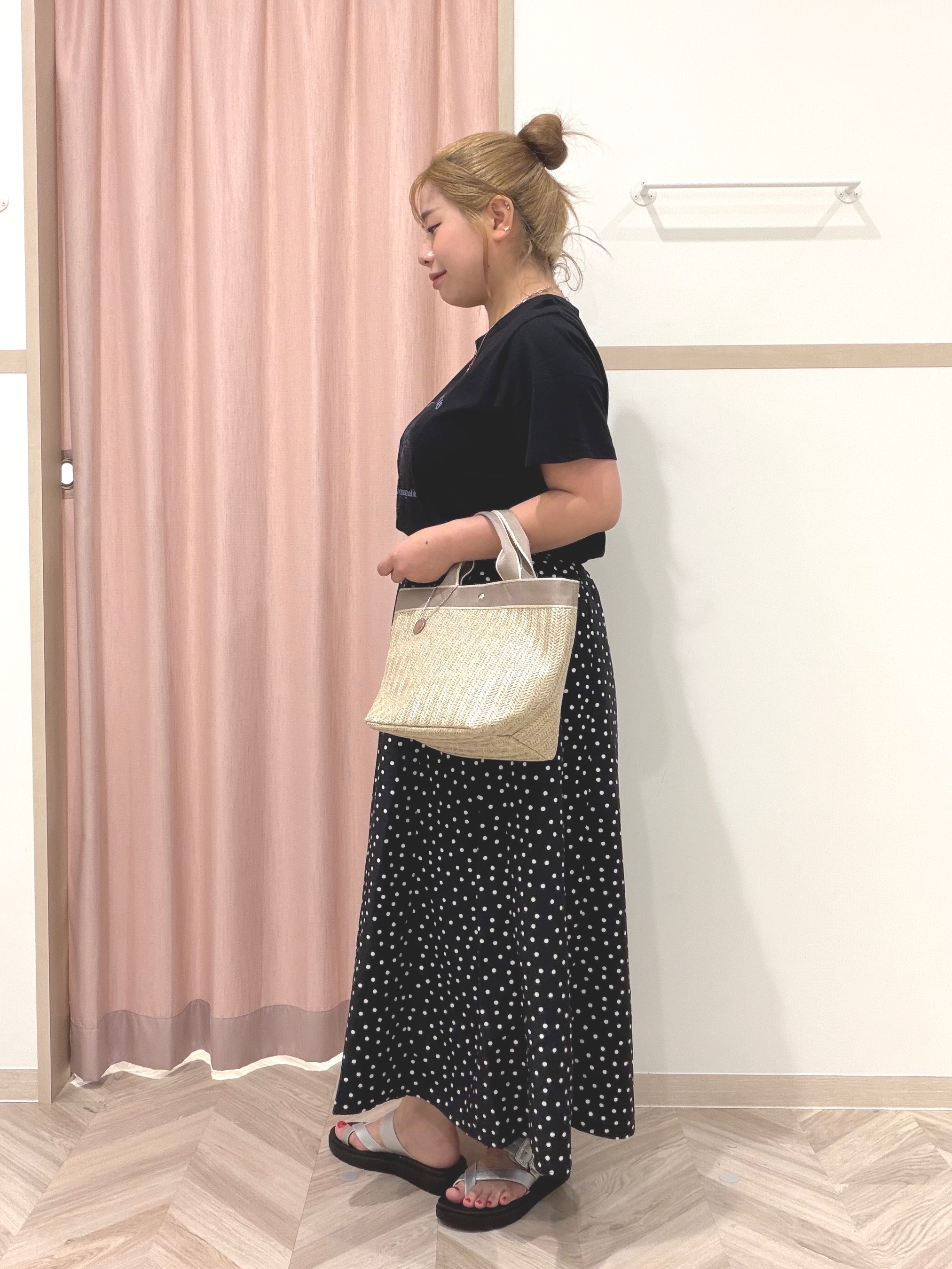 まちゃんなちゃんさんの「SHOO･LA･RUE｜【綿100%/ひんやり/S-LL/洗濯機可】選べる5柄 大人のベーシックカラープリントTシャツ」を使ったコーディネート