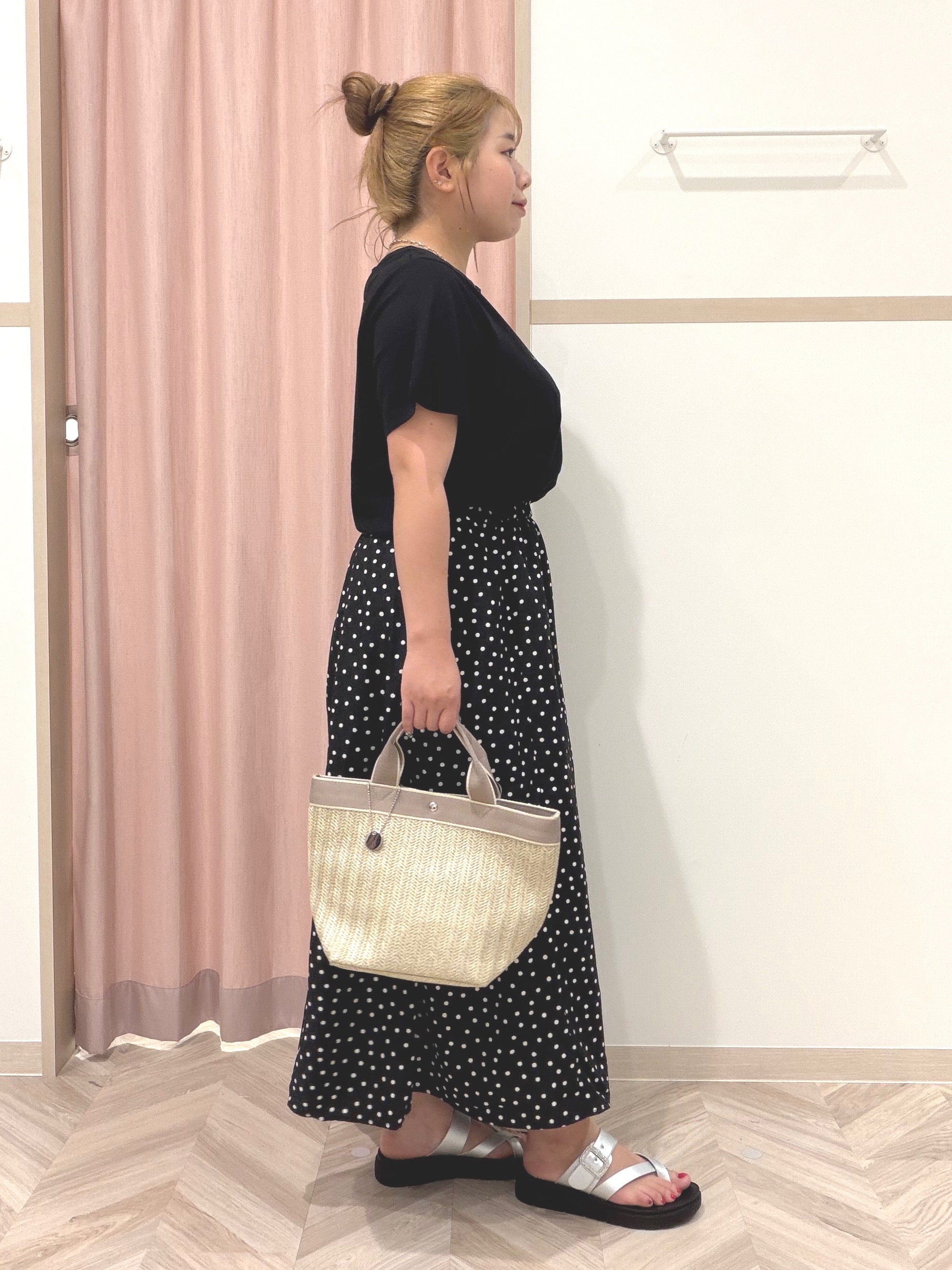 まちゃんなちゃんさんの「SHOO･LA･RUE｜【綿100%/ひんやり/S-LL/洗濯機可】選べる5柄 大人のベーシックカラープリントTシャツ」を使ったコーディネート