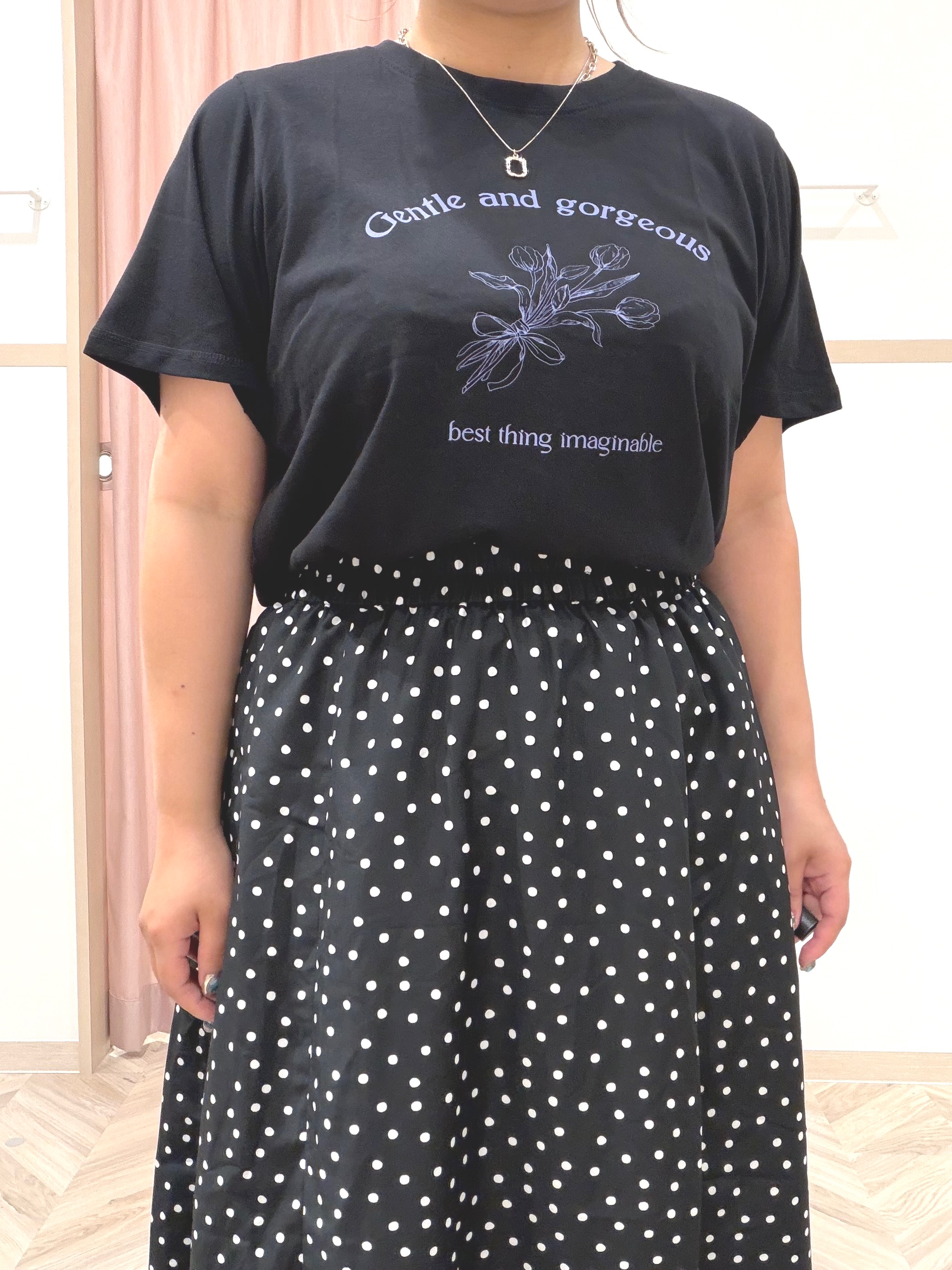 まちゃんなちゃんさんの「SHOO･LA･RUE｜【綿100%/ひんやり/S-LL/洗濯機可】選べる5柄 大人のベーシックカラープリントTシャツ」を使ったコーディネート