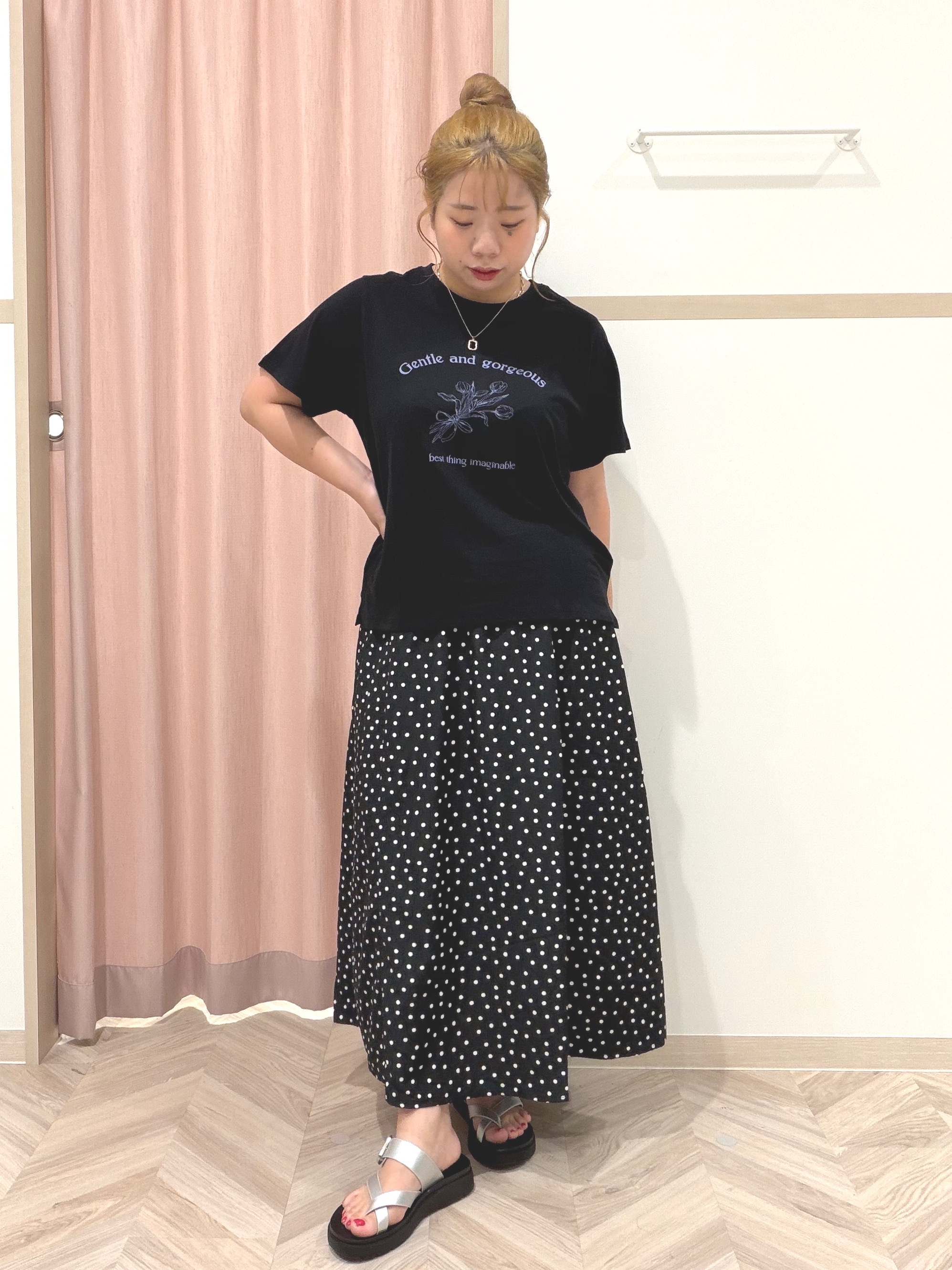 まちゃんなちゃんさんの「SHOO･LA･RUE｜【綿100%/ひんやり/S-LL/洗濯機可】選べる5柄 大人のベーシックカラープリントTシャツ」を使ったコーディネート