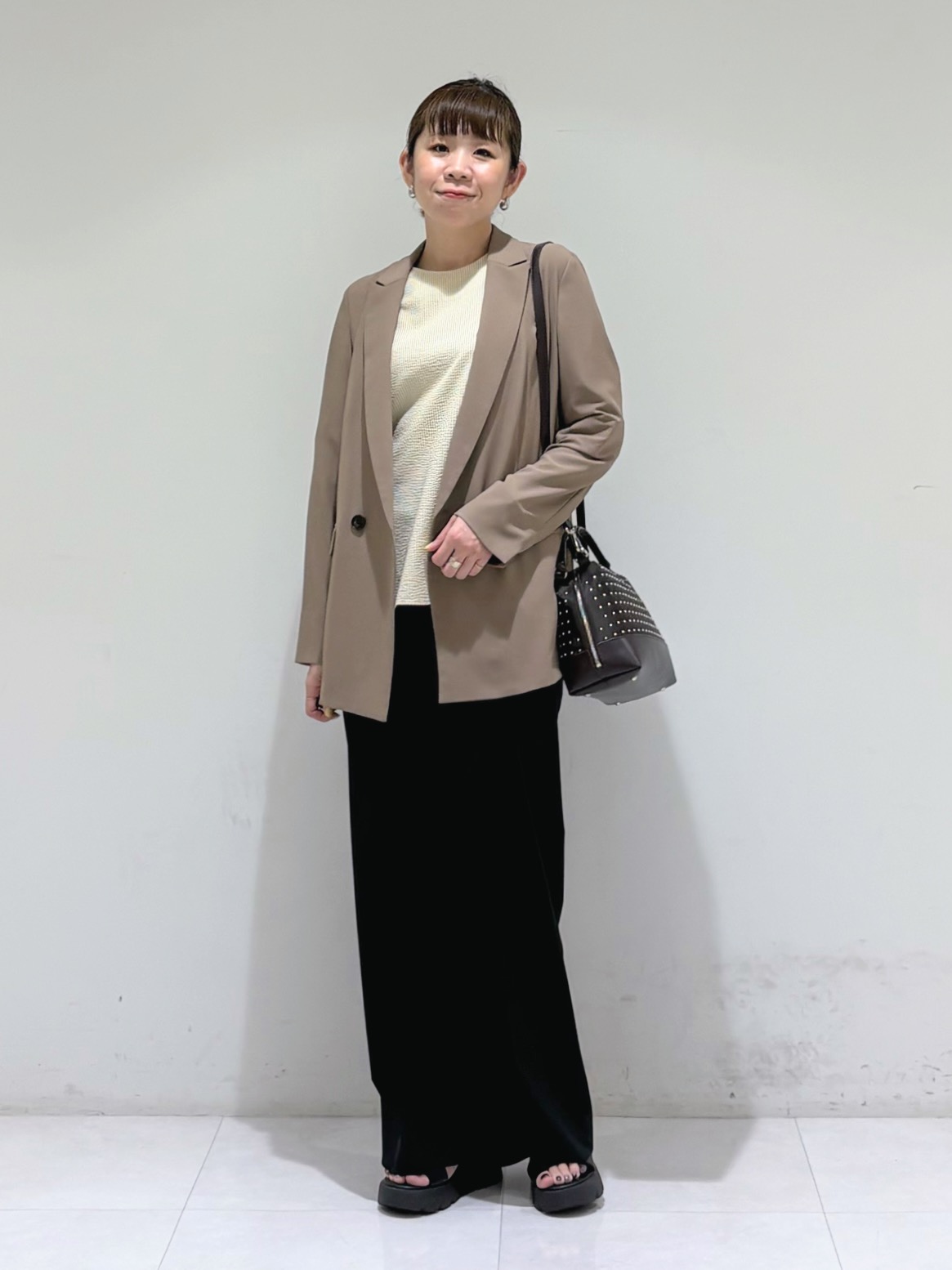 tsuyuさんの「INDIVI｜【楽ちん出し入れ】ミニスタッズ 2WAYハンドバッグ」を使ったコーディネート