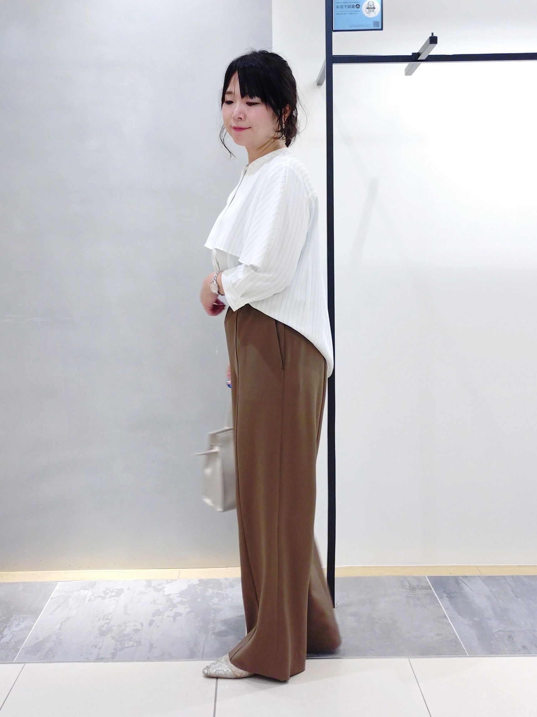 TOMOMIさんの「INDIVI｜【新作登場！着る日傘】 ケープ風ブラウス」を使ったコーディネート