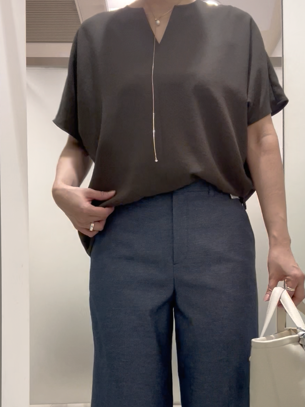 まどかさんの「UNTITLED｜【接触冷感/洗える/後ろウエストゴム】オックスワイドパンツ」を使ったコーディネート
