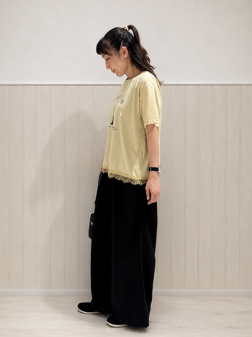 まつみさんの「SHOO･LA･RUE｜【ひんやり/UV/S-LL/洗濯機可】裾レースが女性らしさをプラスする プリントアソートTシャツ」を使ったコーディネート