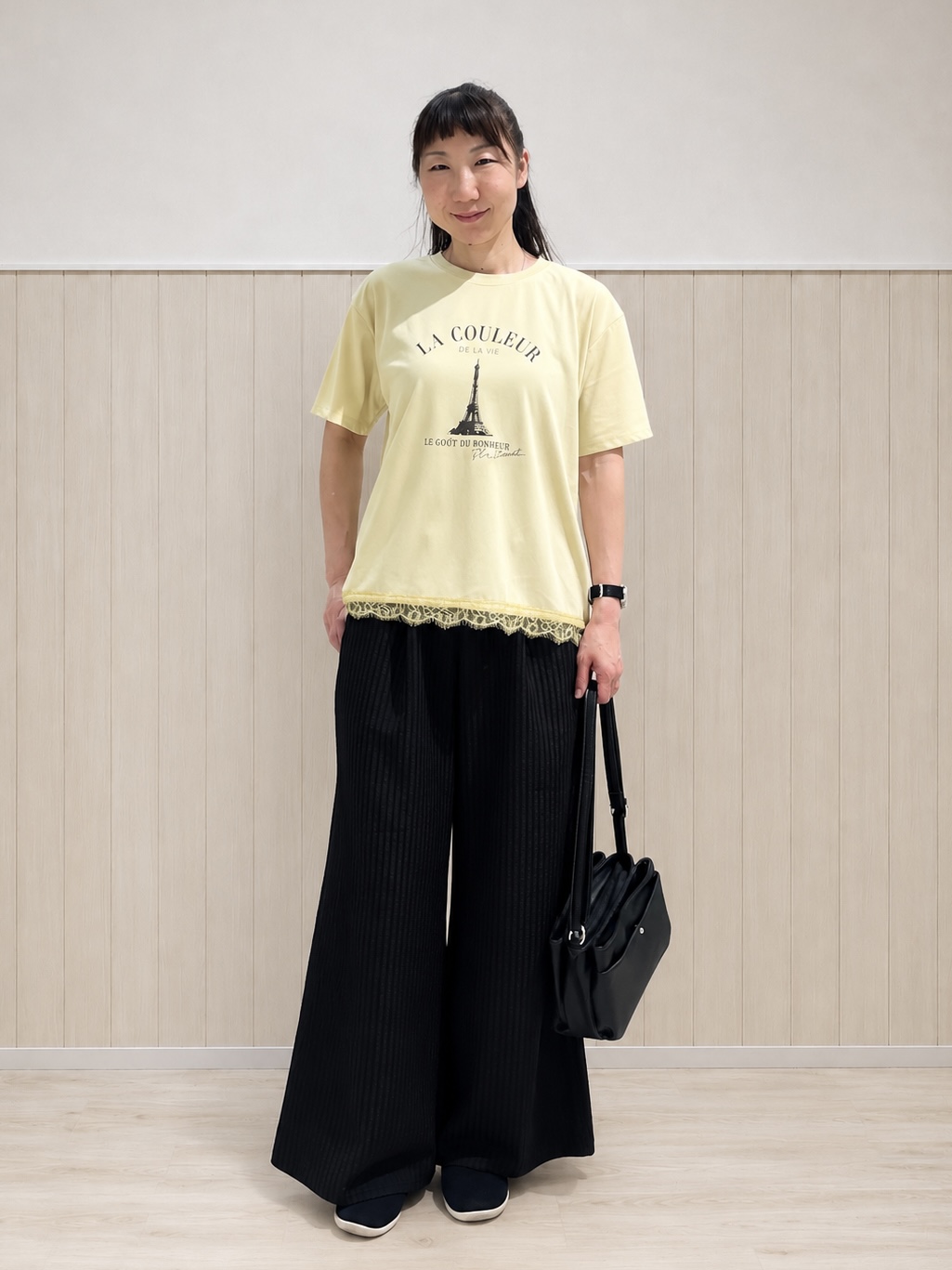 まつみさんの「SHOO･LA･RUE｜【ひんやり/UV/S-LL/洗濯機可】裾レースが女性らしさをプラスする プリントアソートTシャツ」を使ったコーディネート