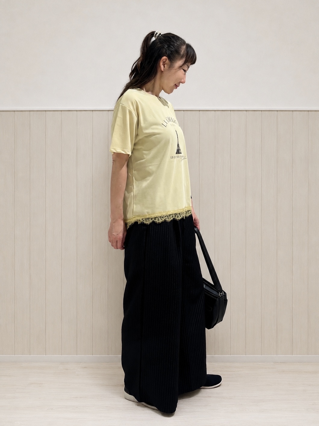 まつみさんの「SHOO･LA･RUE｜【ひんやり/UV/S-LL/洗濯機可】裾レースが女性らしさをプラスする プリントアソートTシャツ」を使ったコーディネート