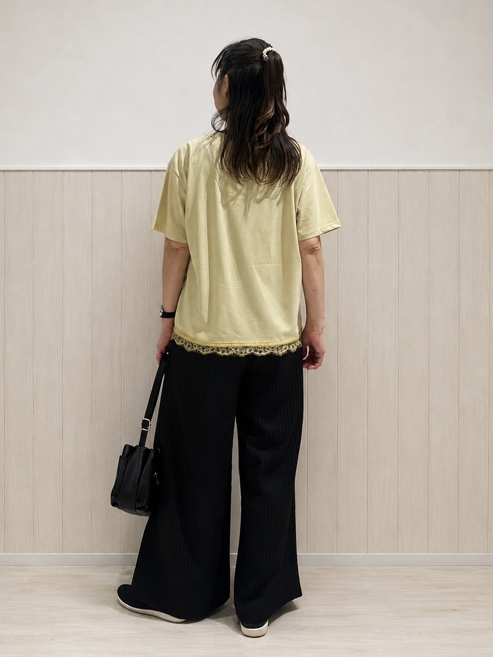 まつみさんの「SHOO･LA･RUE｜【ひんやり/UV/S-LL/洗濯機可】裾レースが女性らしさをプラスする プリントアソートTシャツ」を使ったコーディネート