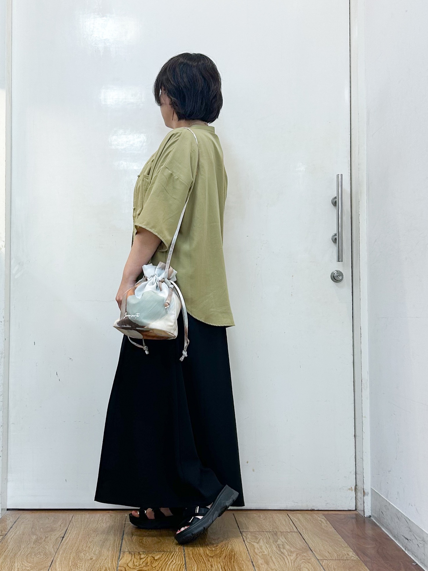 haruさんの「SHOO･LA･RUE｜【洗濯機可/S-LL】大人の抜け感 ゆるっと5分袖シャツ」を使ったコーディネート