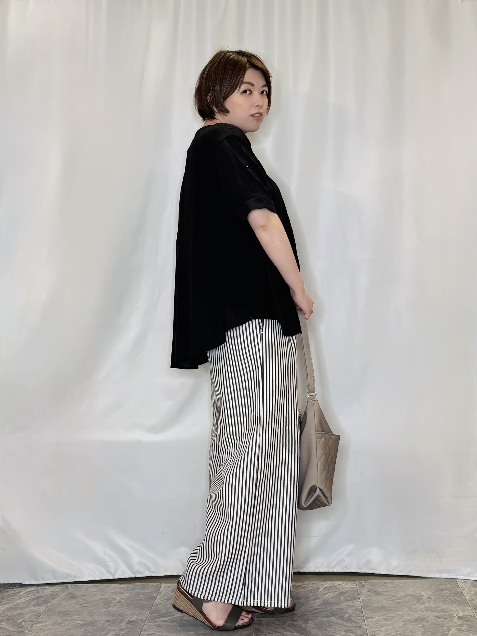 たみさんの「SHOO･LA･RUE｜【ひんやり/UV】お袖の長さが調整出来る シャーリングスキッパーブラウス」を使ったコーディネート