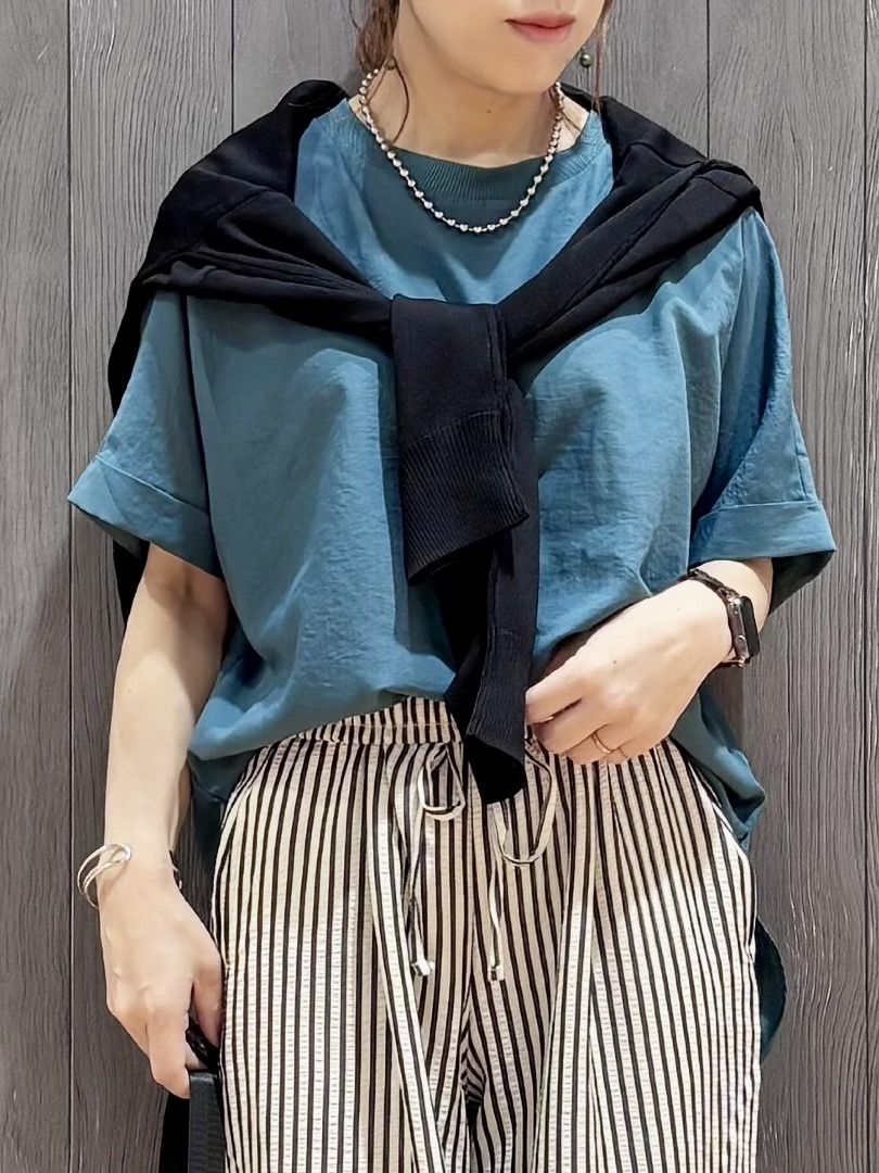 meiさんの「SHOO･LA･RUE｜【洗濯機可/ひんやり/UV】さらっとしたタッチが心地よい ショート丈 Vネックカーディガン」を使ったコーディネート