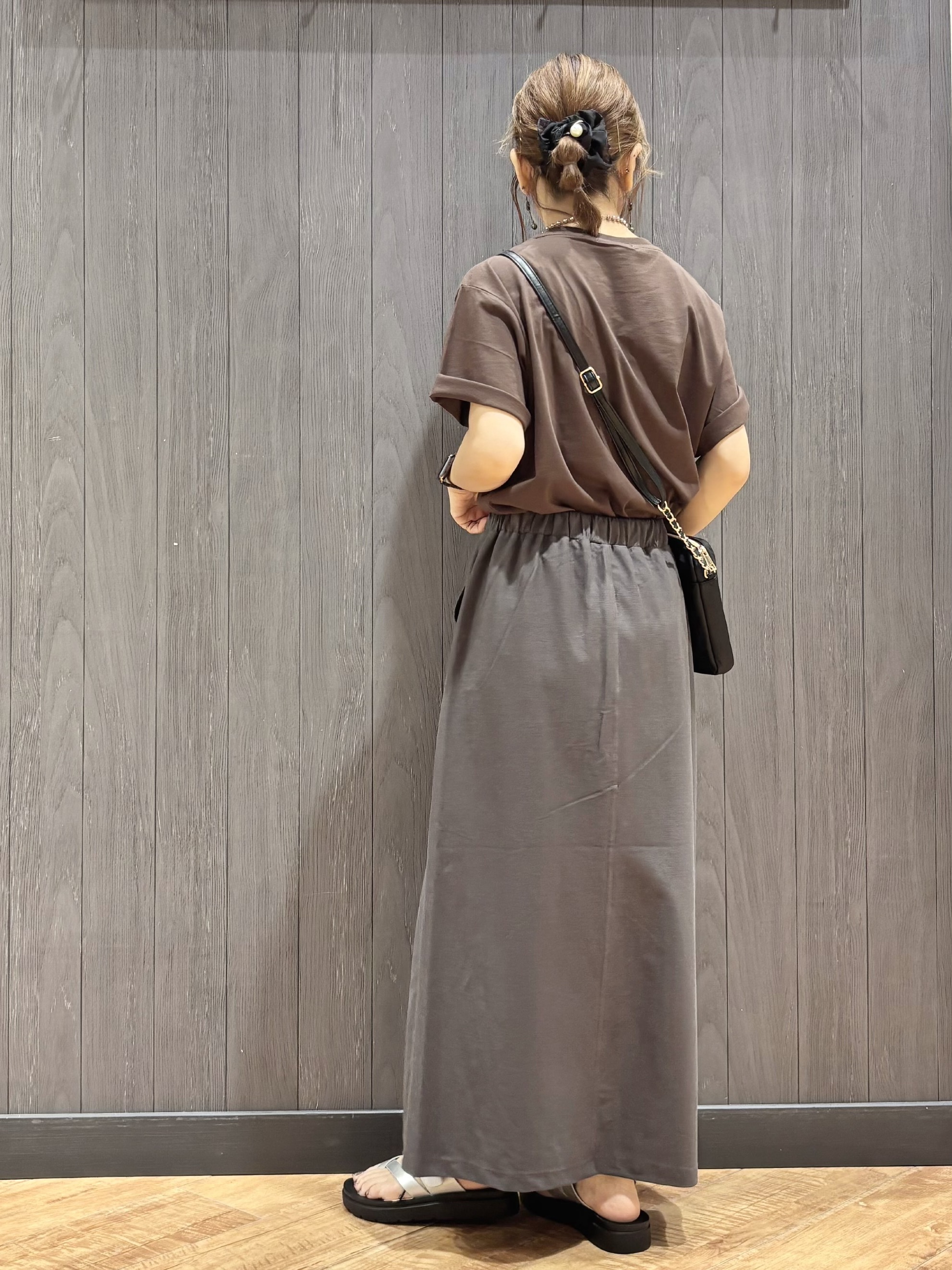 meiさんの「SHOO･LA･RUE｜【ひんやり/洗濯機可/S-LL】夏に快適サラサラ感 大人のひんやりプリントTシャツ」を使ったコーディネート