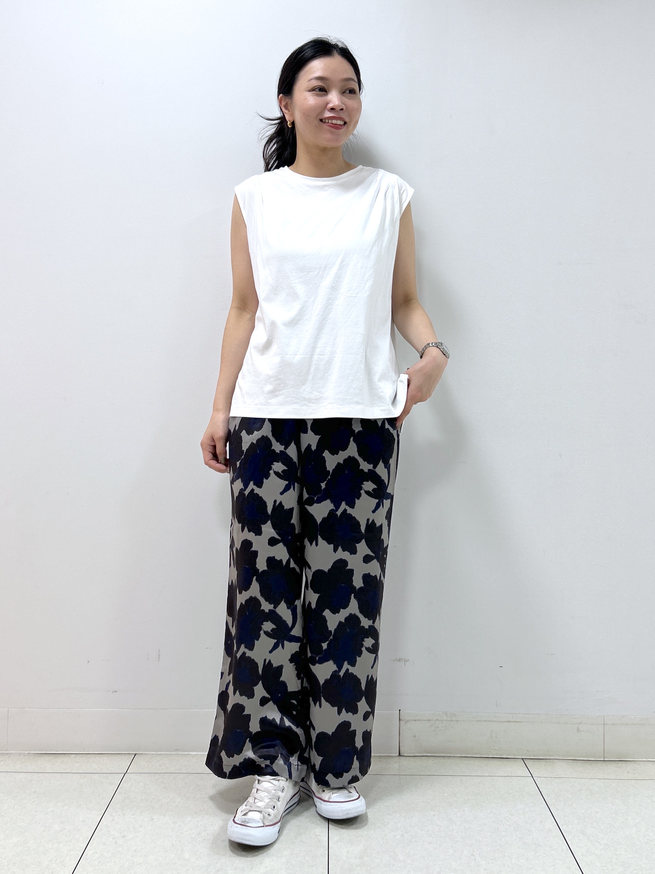 Kaiさんの「Dessin｜【接触冷感/UVカット】美光沢ノースリーブカットソー」を使ったコーディネート