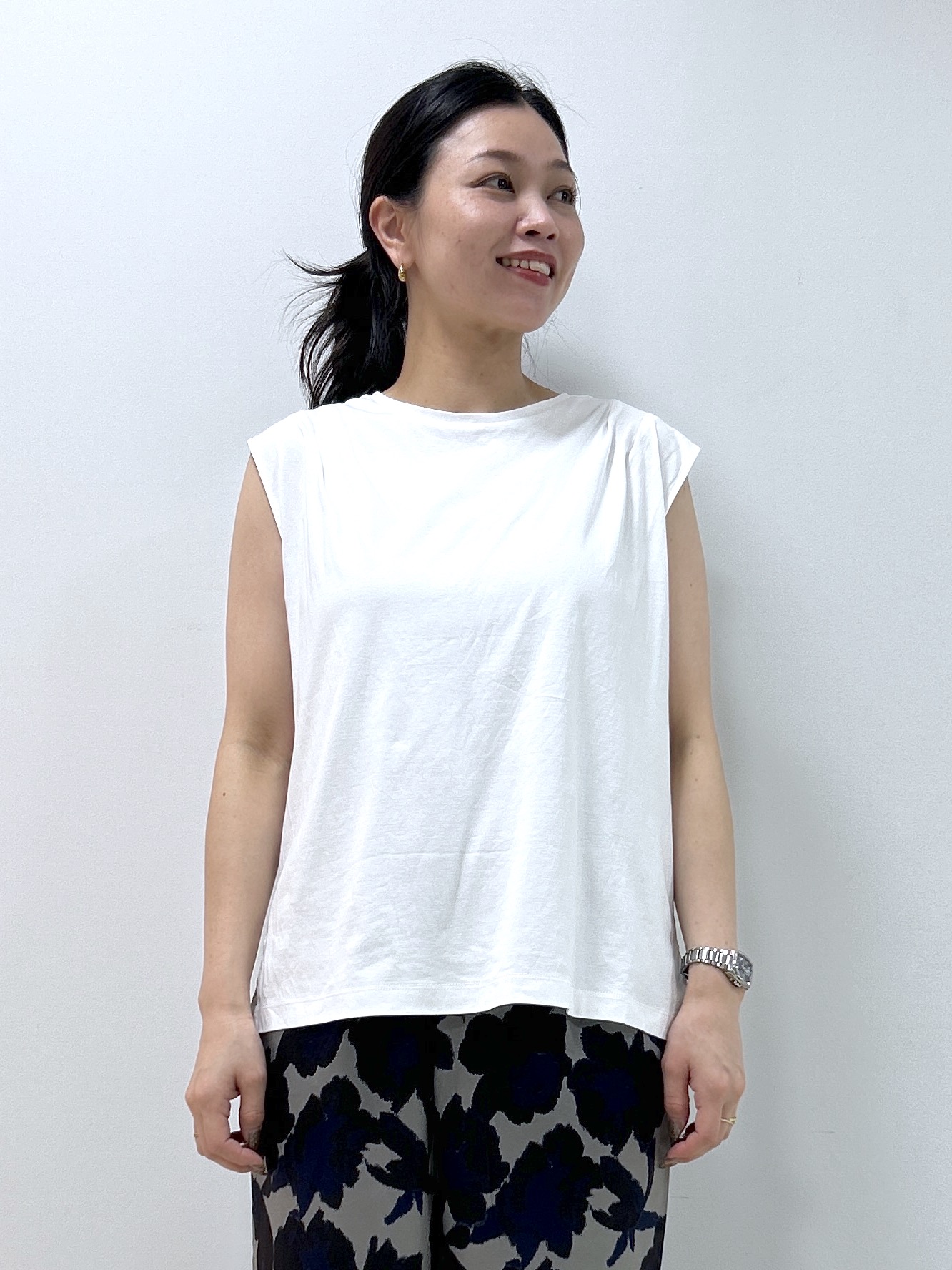 Kaiさんの「Dessin｜【接触冷感/UVカット】美光沢ノースリーブカットソー」を使ったコーディネート