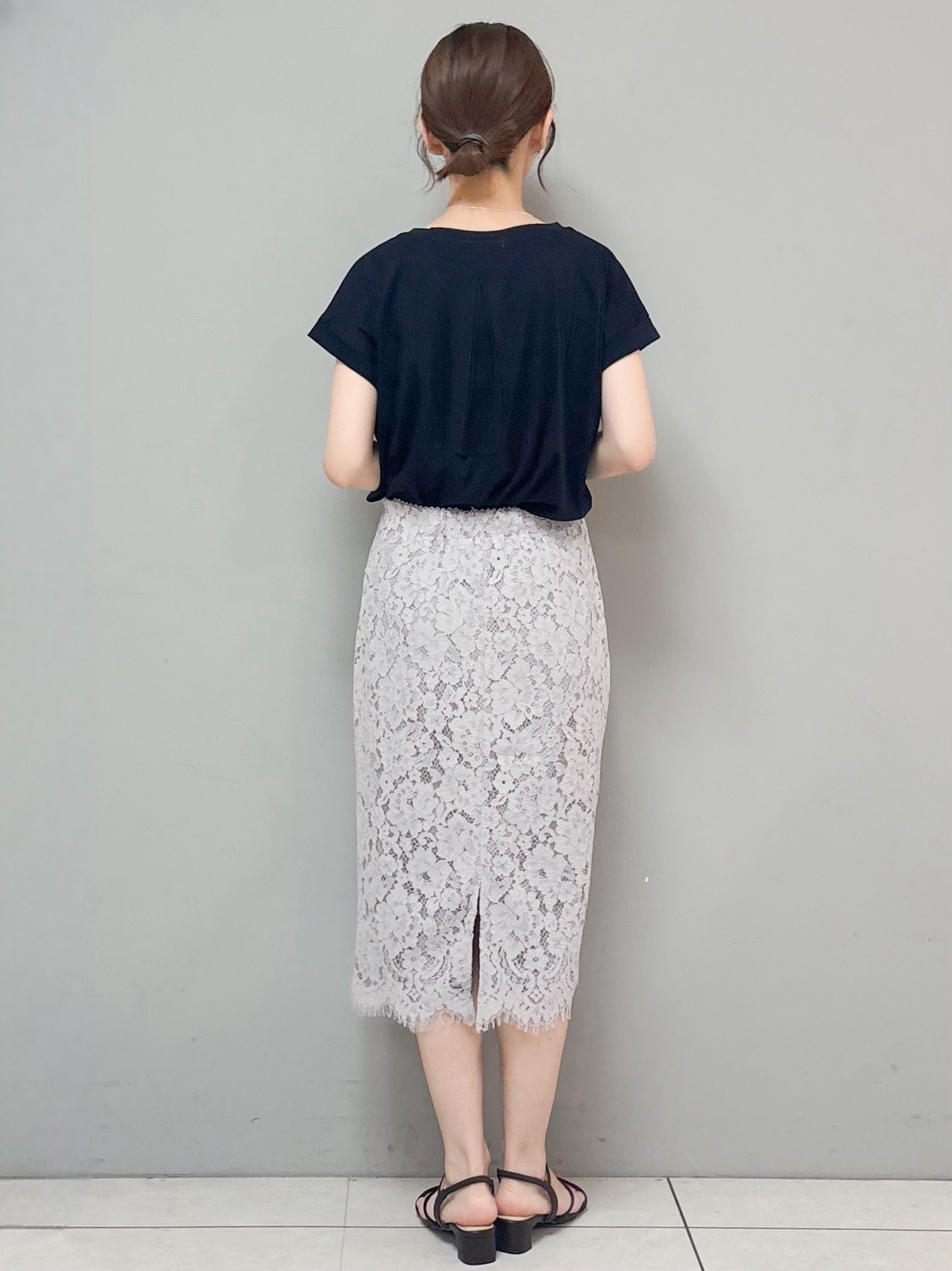 yさんの「OPAQUE.CLIP｜【接触冷感／UV】ワンポイント刺繍Tシャツ《7col／XS~3L／洗濯機OK》」を使ったコーディネート