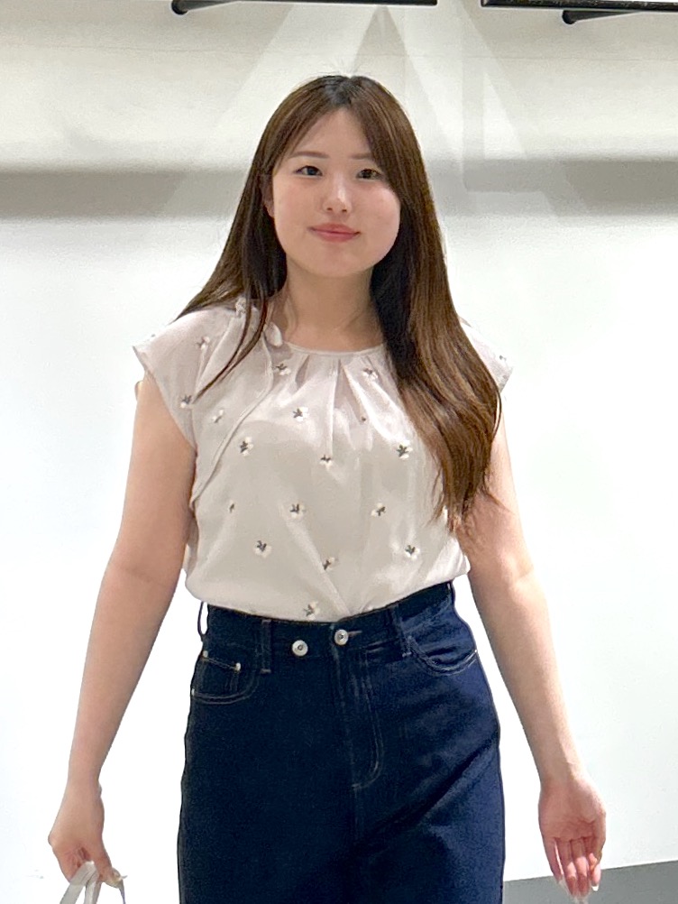 sayaさんの「OPAQUE.CLIP｜2wayフリルリボン刺繍ブラウス【洗濯機OK／イージーアイロン】」を使ったコーディネート
