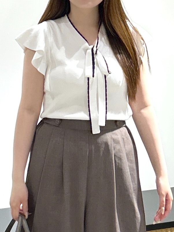 sayaさんの「OPAQUE.CLIP｜【UVケア／接触冷感】バイカラーボウタイフリルトップス《洗濯機OK》」を使ったコーディネート