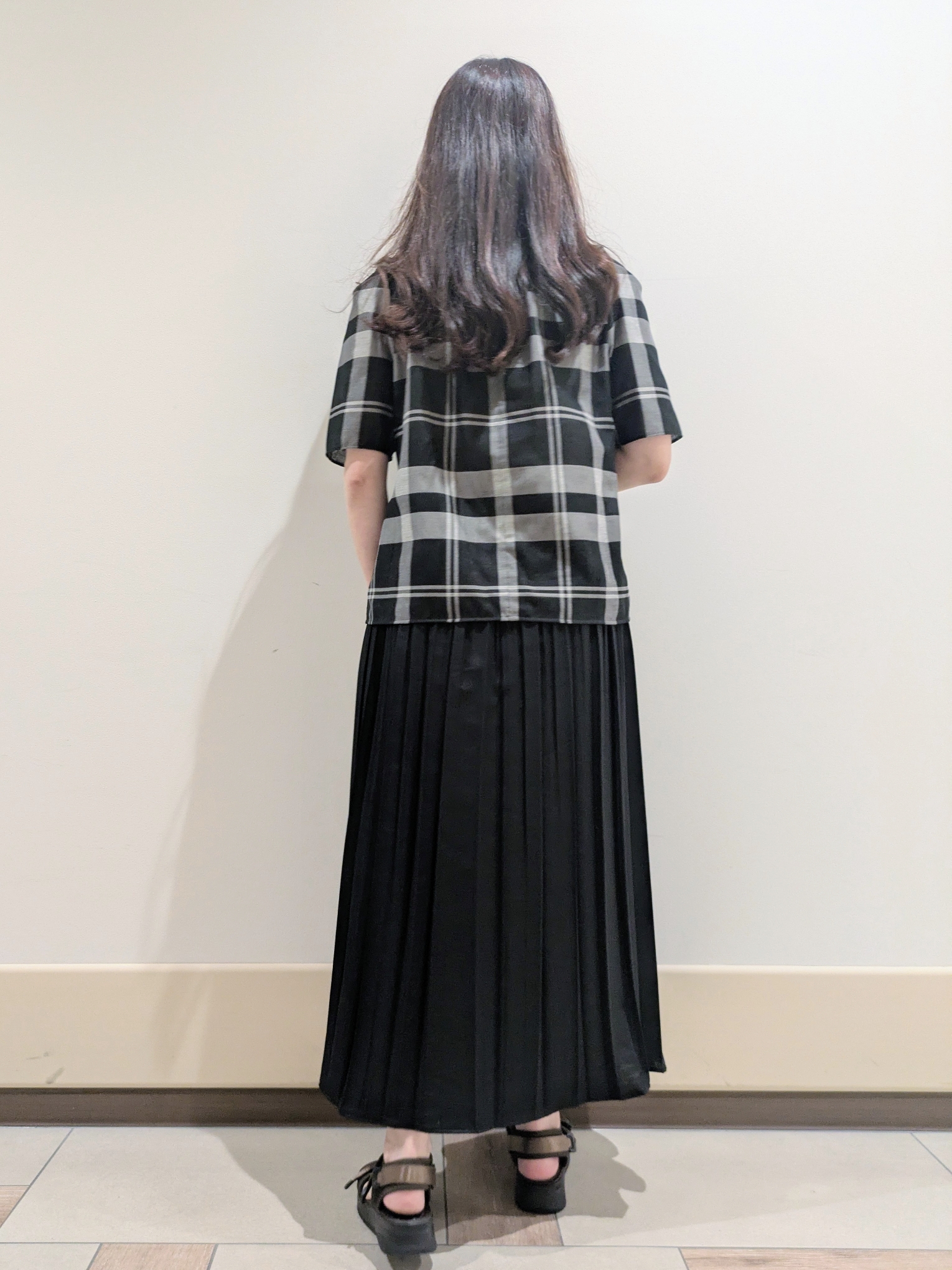 imamiさんの「Reflect｜【セットアップ／手洗い可】チェック柄パフスリーブブラウス」を使ったコーディネート