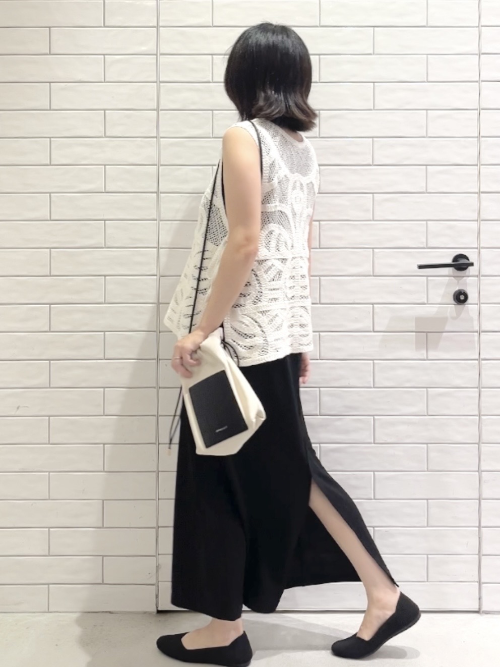 しおりさんの「OPAQUE.CLIP｜カギ針風ベスト【洗濯機OK】」を使ったコーディネート