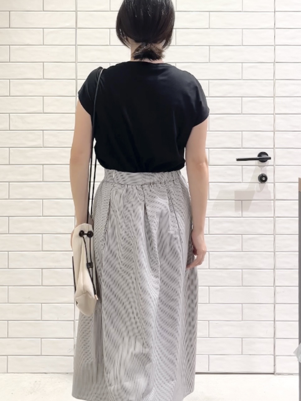 しおりさんの「OPAQUE.CLIP｜フレンチスリーブカットソー【洗濯機OK】」を使ったコーディネート