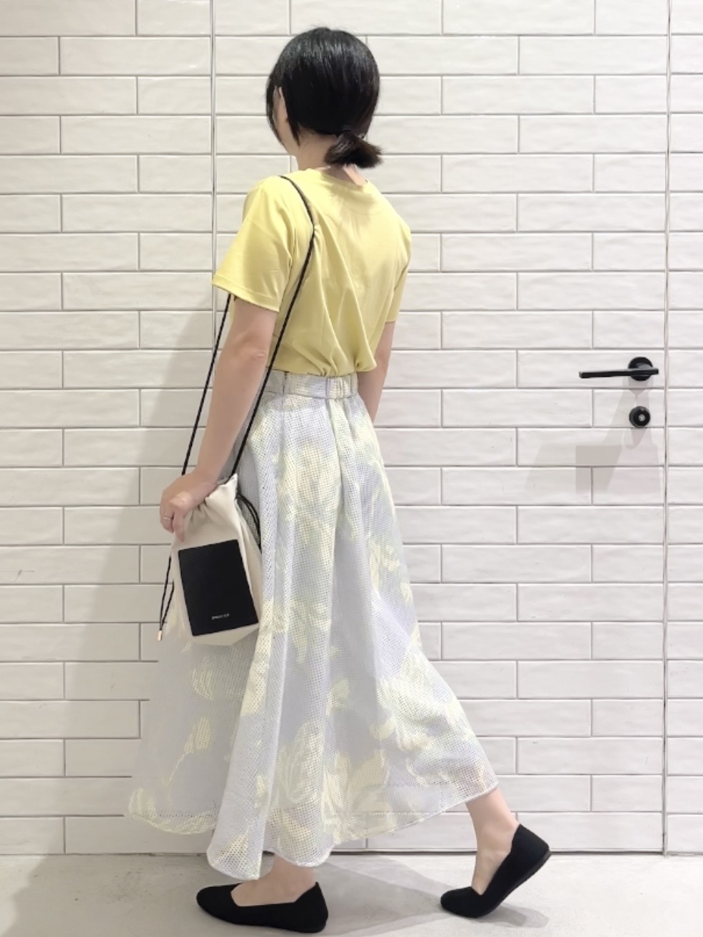 しおりさんの「OPAQUE.CLIP｜◆刺繍＆スパンコールロゴTシャツ【洗濯機洗い可】」を使ったコーディネート