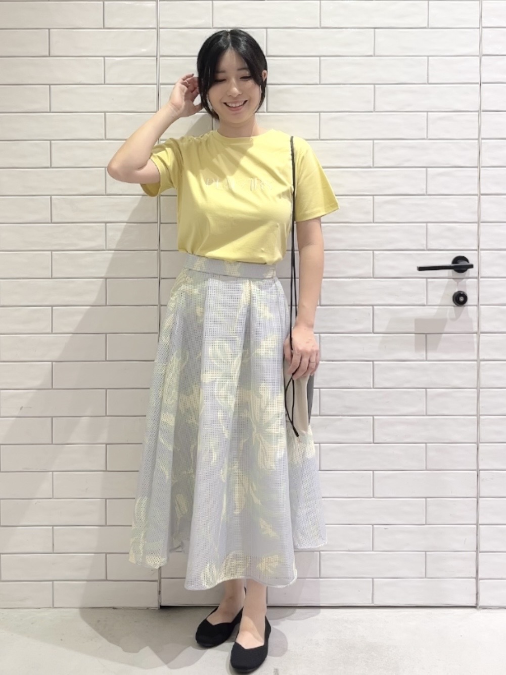 しおりさんの「OPAQUE.CLIP｜◆刺繍＆スパンコールロゴTシャツ【洗濯機洗い可】」を使ったコーディネート