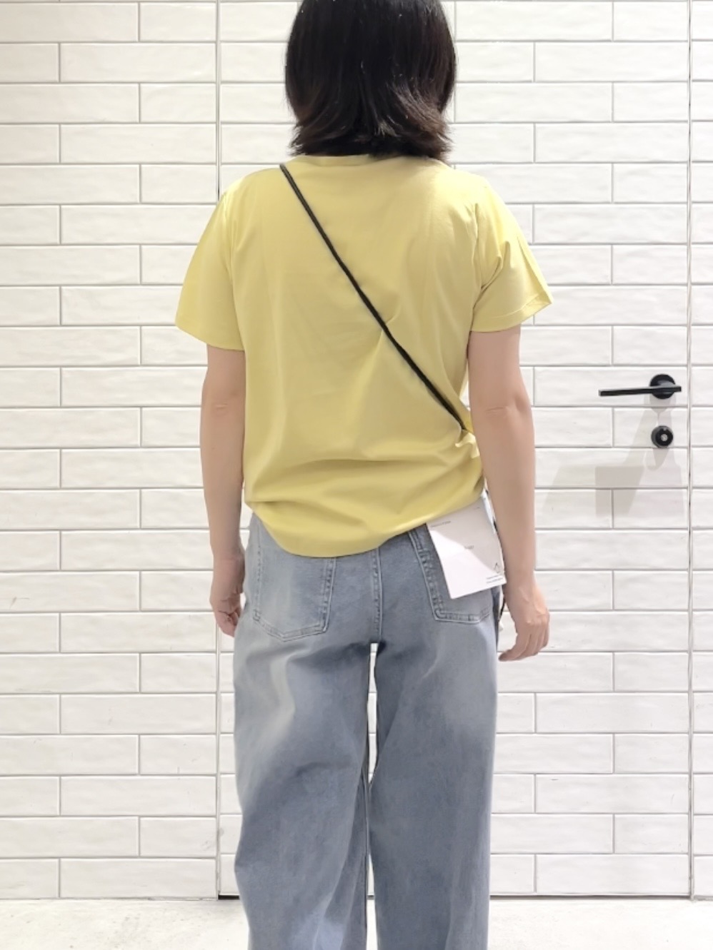 しおりさんの「OPAQUE.CLIP｜刺繍＆スパンコールロゴTシャツ【洗濯機洗い可】」を使ったコーディネート