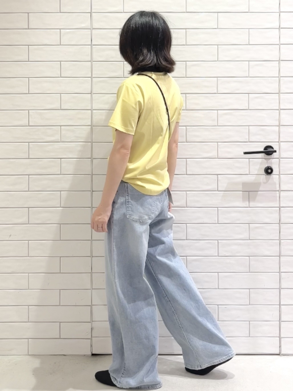 しおりさんの「OPAQUE.CLIP｜刺繍＆スパンコールロゴTシャツ【洗濯機洗い可】」を使ったコーディネート