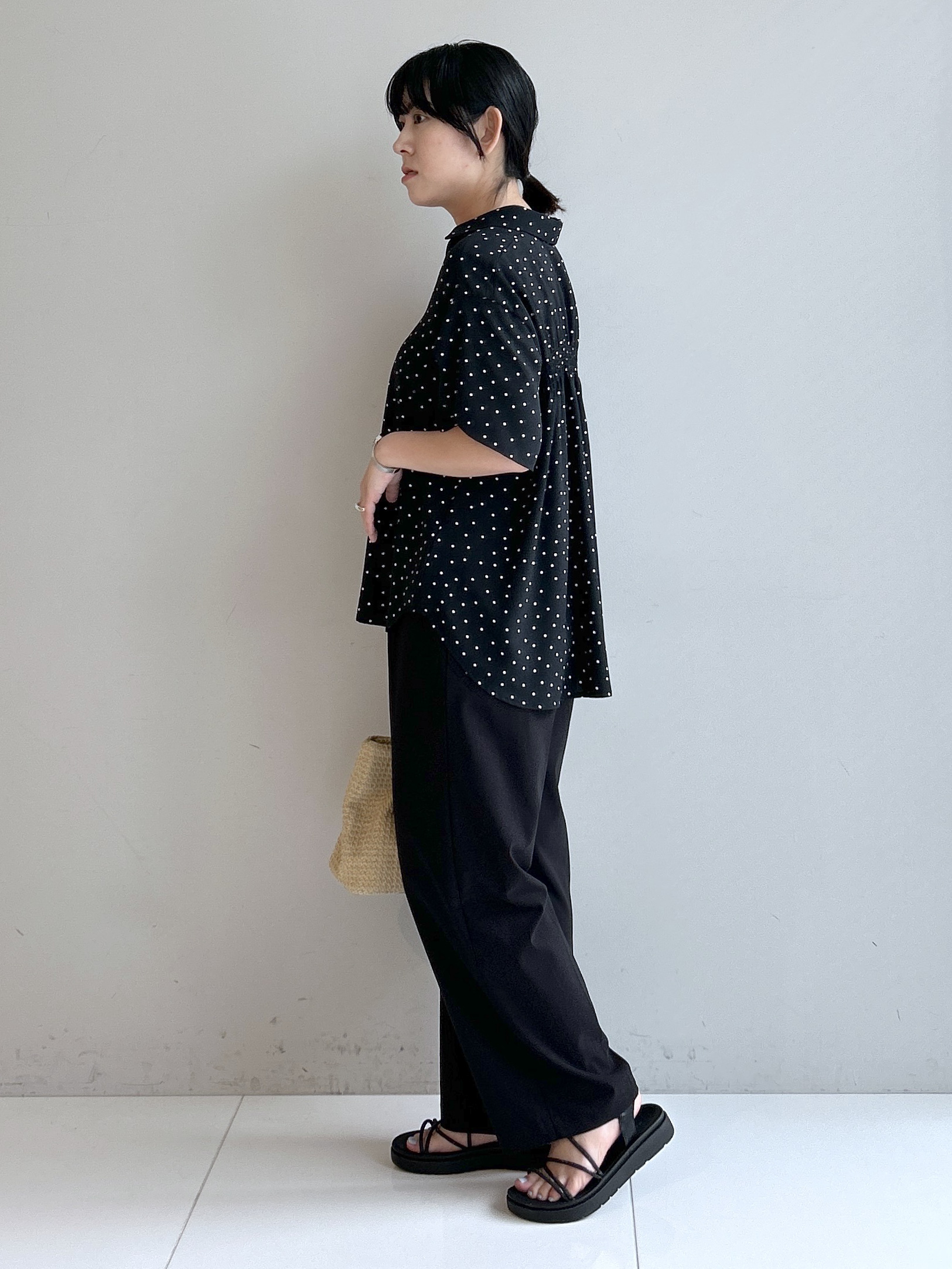 Hirokaさんの「grove｜【洗濯機◎】さらっと着映える、バックデザインブラウス」を使ったコーディネート