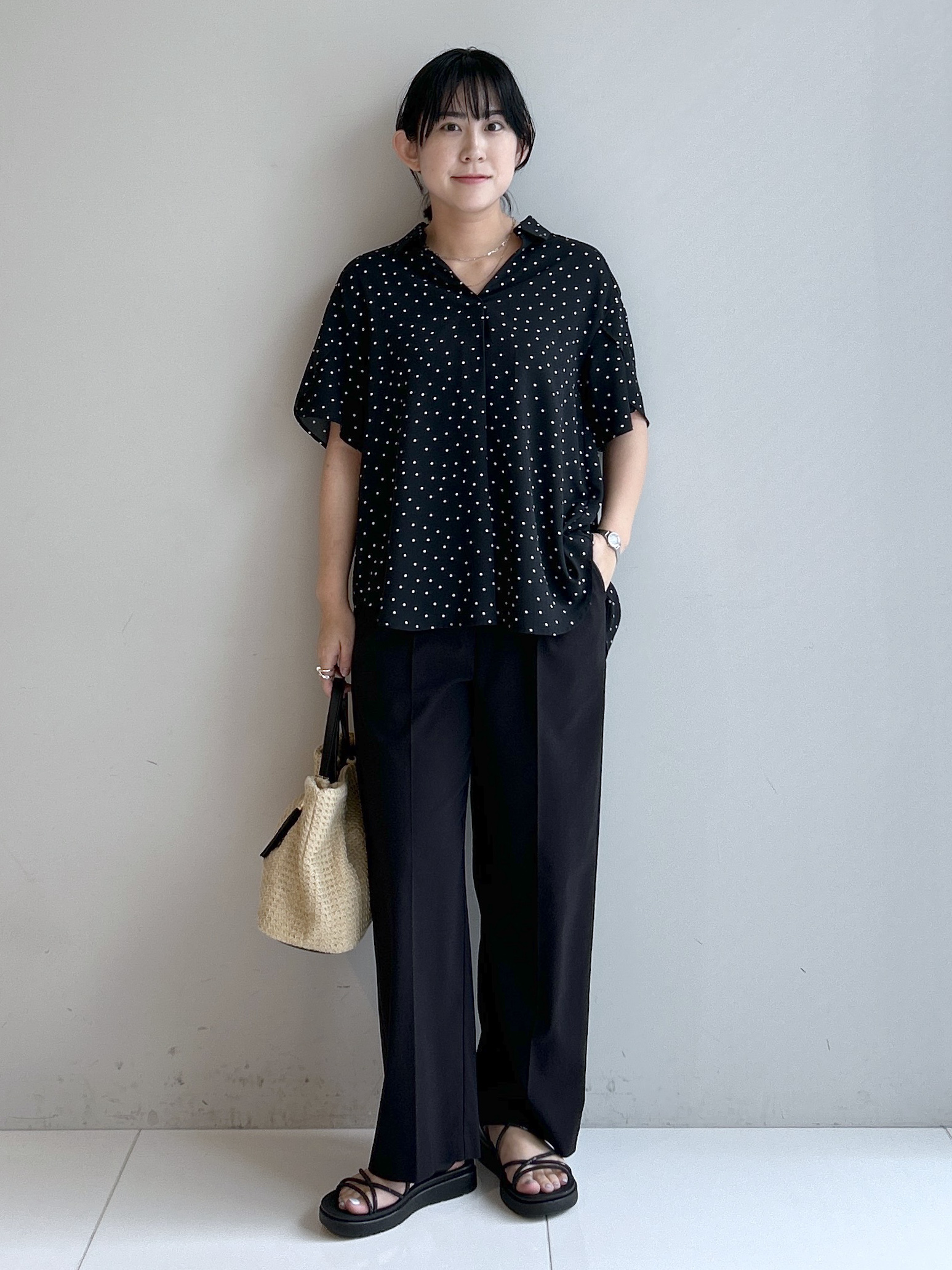 Hirokaさんの「grove｜【洗濯機◎】さらっと着映える、バックデザインブラウス」を使ったコーディネート