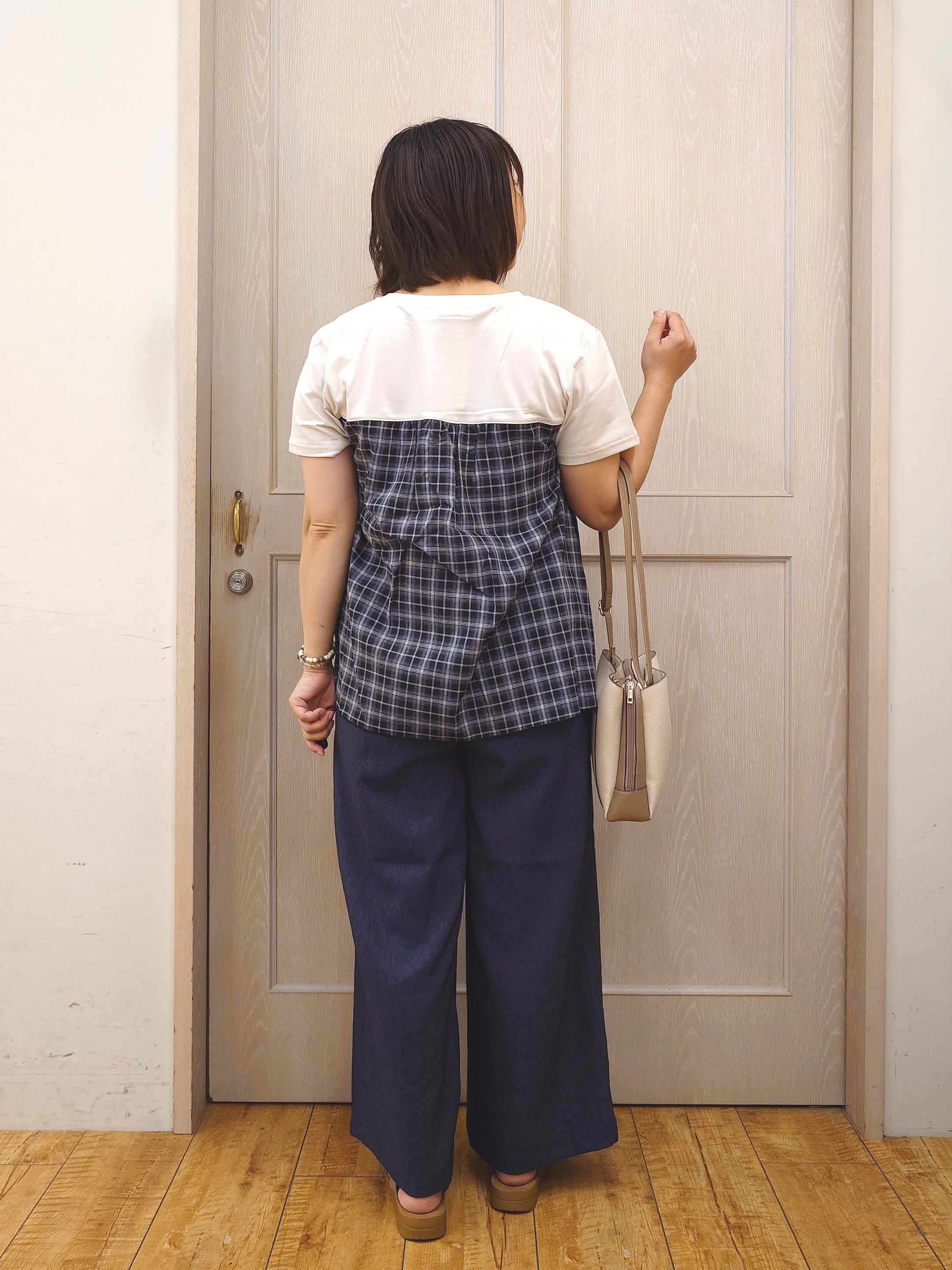 とろろさんの「SHOO･LA･RUE｜【体型カバー/S-LL/洗濯機可】インせずコーデの主役に ビスチェ風異素材ドッキングTシャツ」を使ったコーディネート