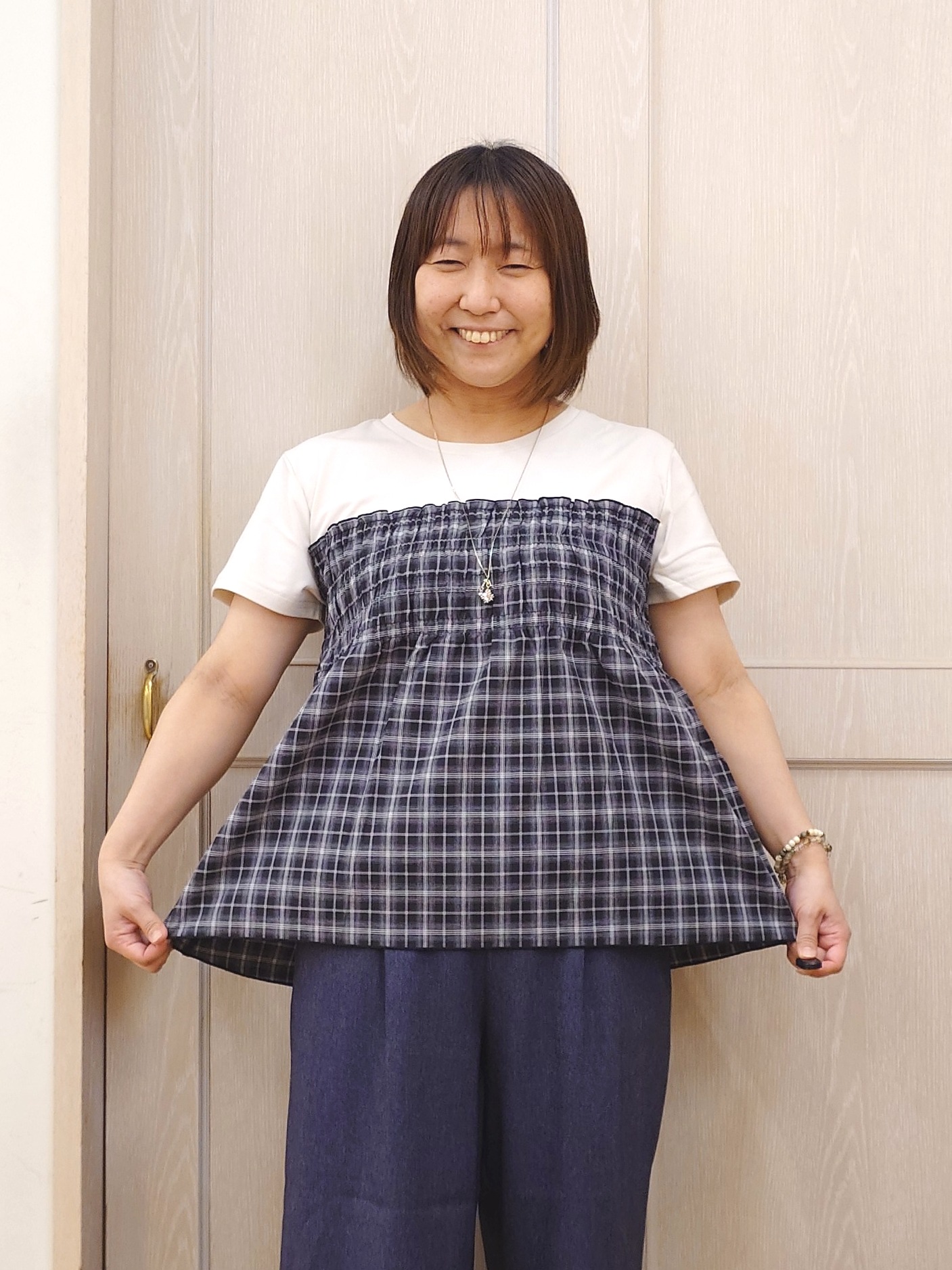 とろろさんの「SHOO･LA･RUE｜【体型カバー/S-LL/洗濯機可】インせずコーデの主役に ビスチェ風異素材ドッキングTシャツ」を使ったコーディネート
