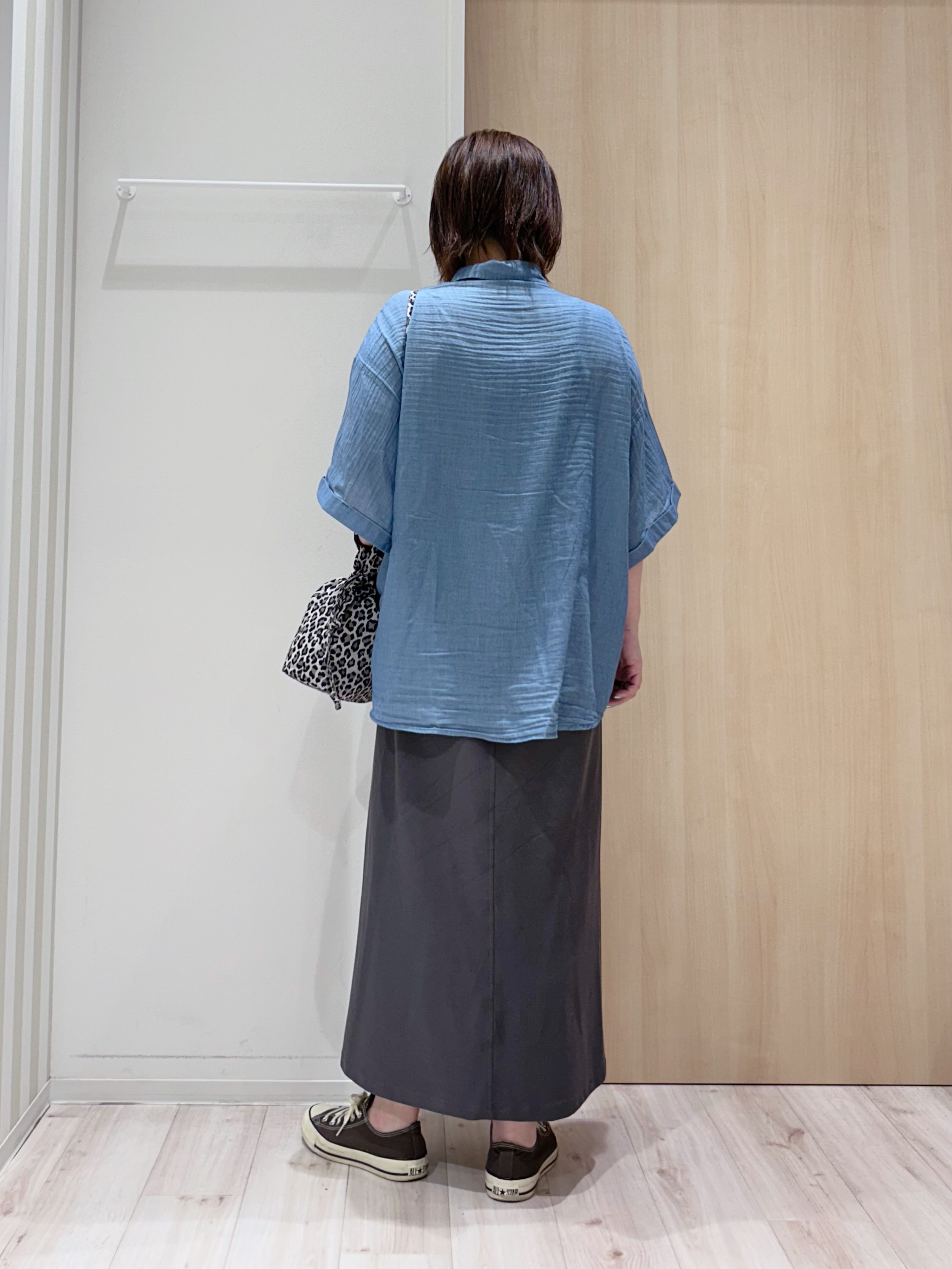 maaaさんの「SHOO･LA･RUE｜【S-LL/洗濯機可/綿100%】やわらかシアーデニム 5分袖ポケットシャツ」を使ったコーディネート