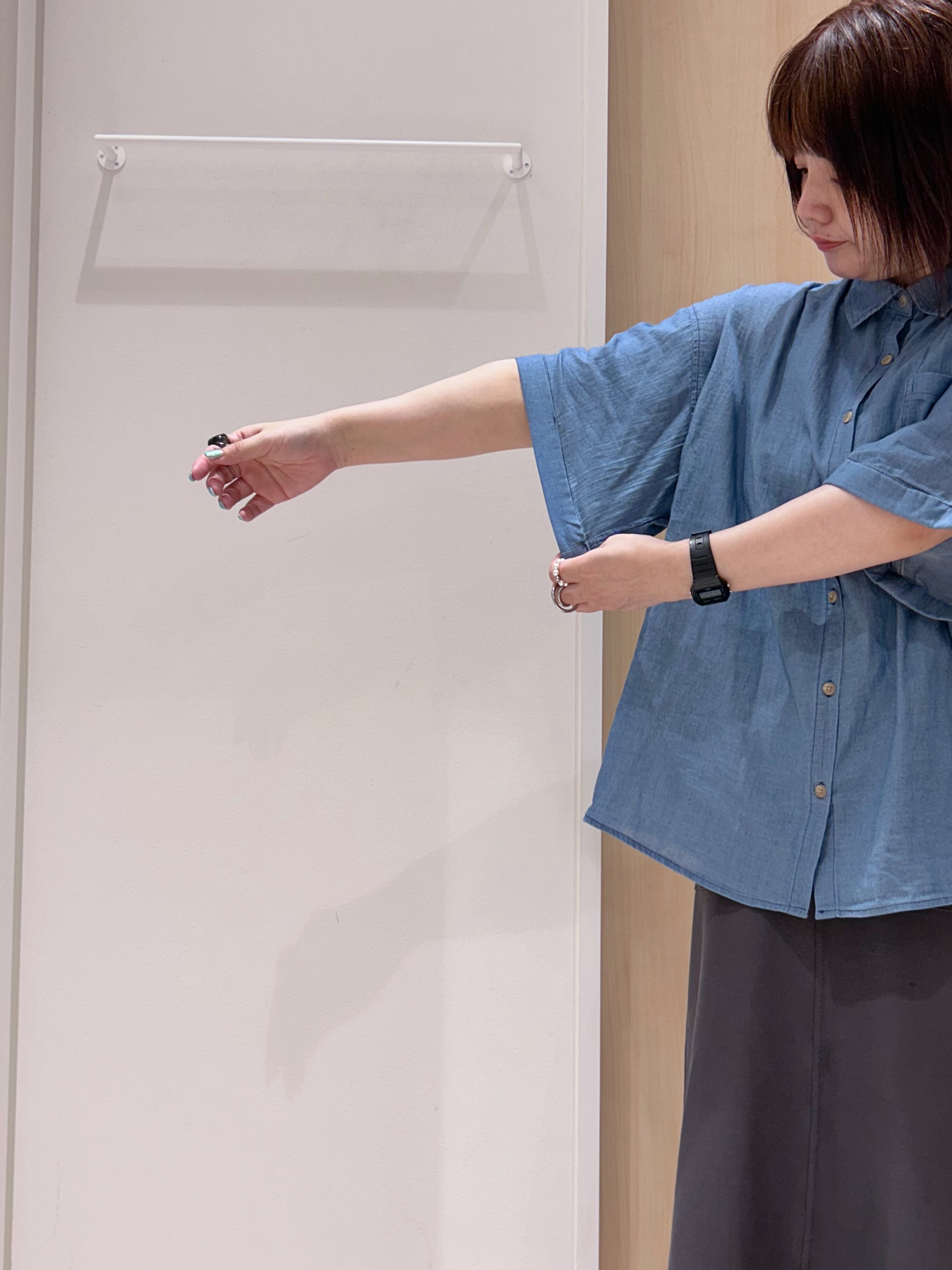 maaaさんの「SHOO･LA･RUE｜【S-LL/洗濯機可/綿100%】やわらかシアーデニム 5分袖ポケットシャツ」を使ったコーディネート
