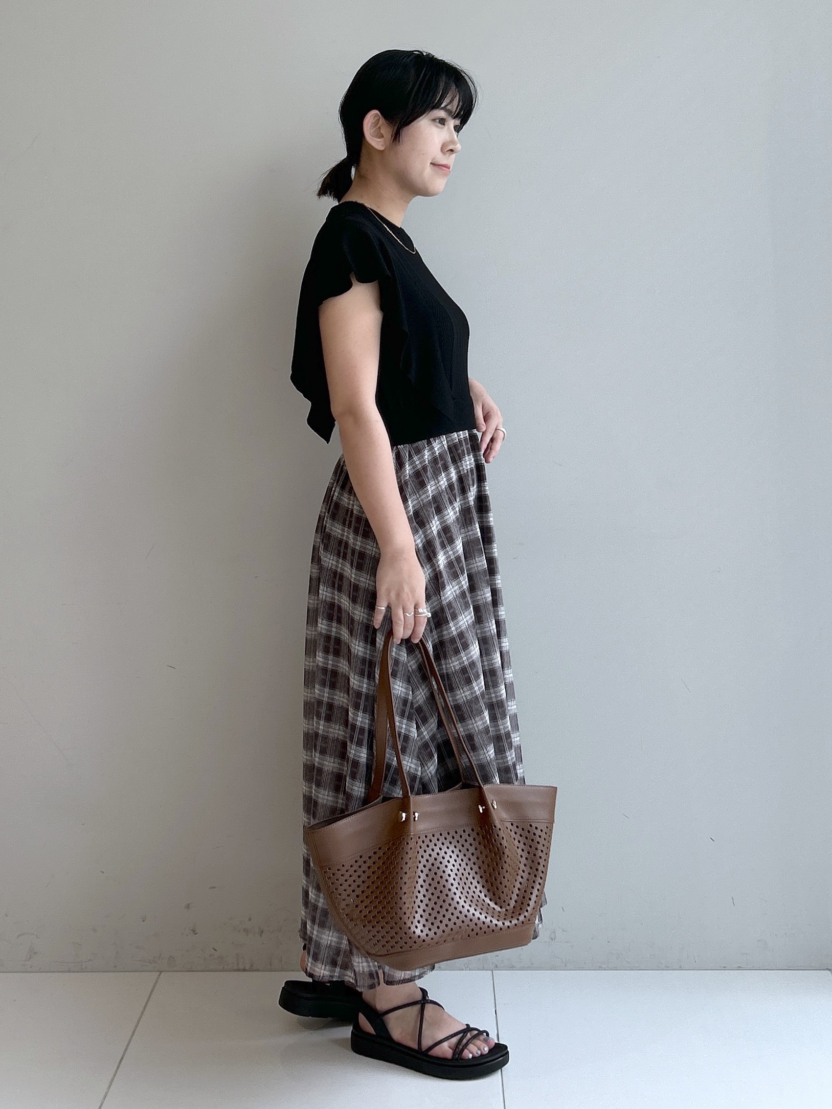 Hirokaさんの「grove｜【トレンド感UP】軽やか印象パンチングポーチ付きトート」を使ったコーディネート