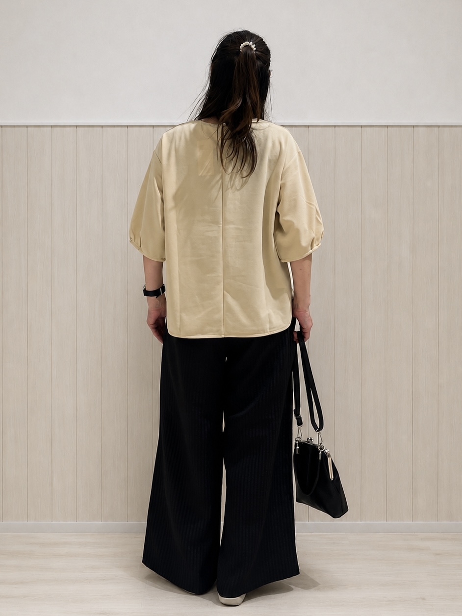 まつみさんの「SHOO･LA･RUE｜【2点セット／洗濯機可／S-LL】インせず着られる ネックレス付き5分袖Ｔシャツ」を使ったコーディネート