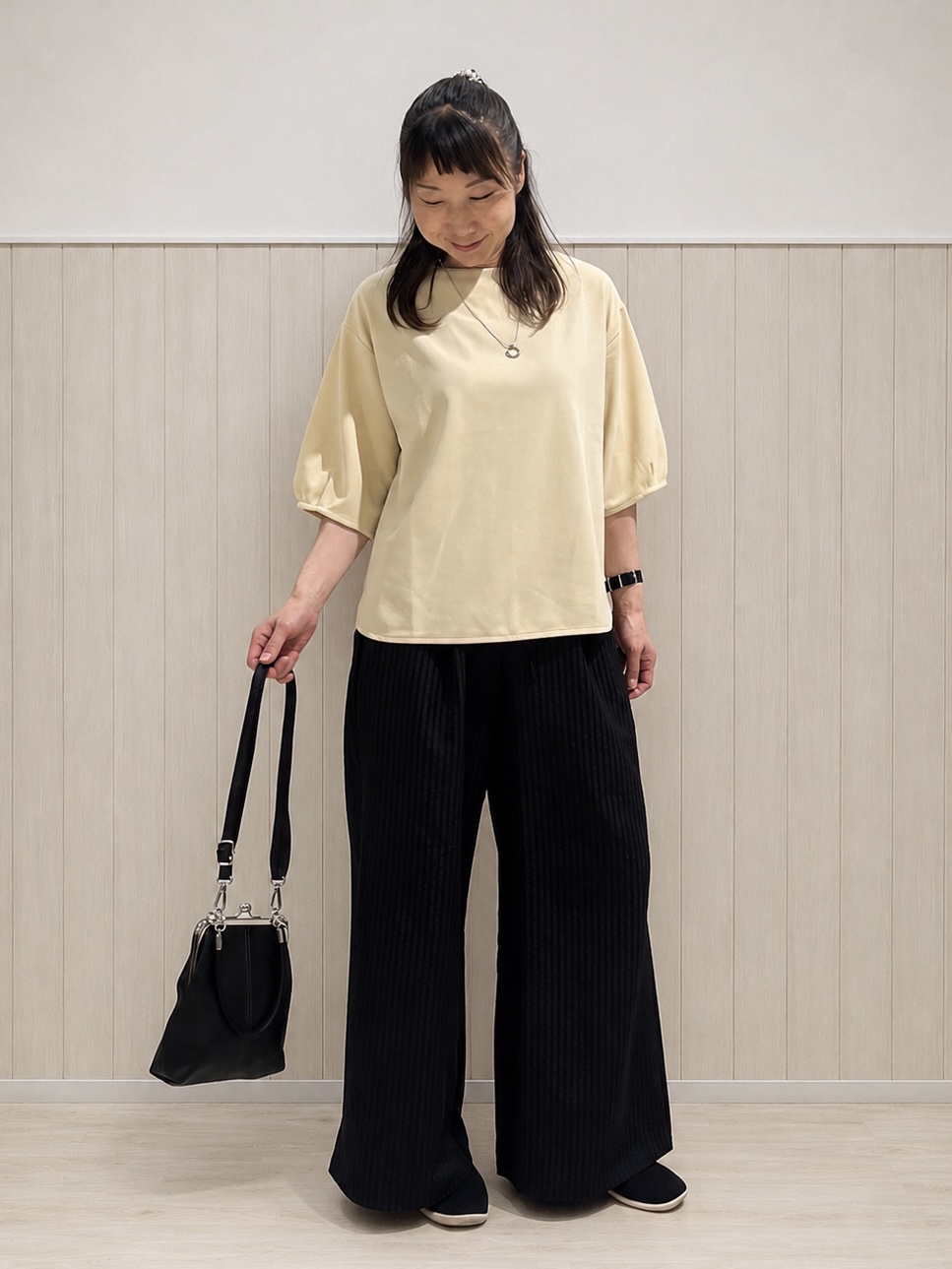 まつみさんの「SHOO･LA･RUE｜【2点セット／洗濯機可／S-LL】インせず着られる ネックレス付き5分袖Ｔシャツ」を使ったコーディネート