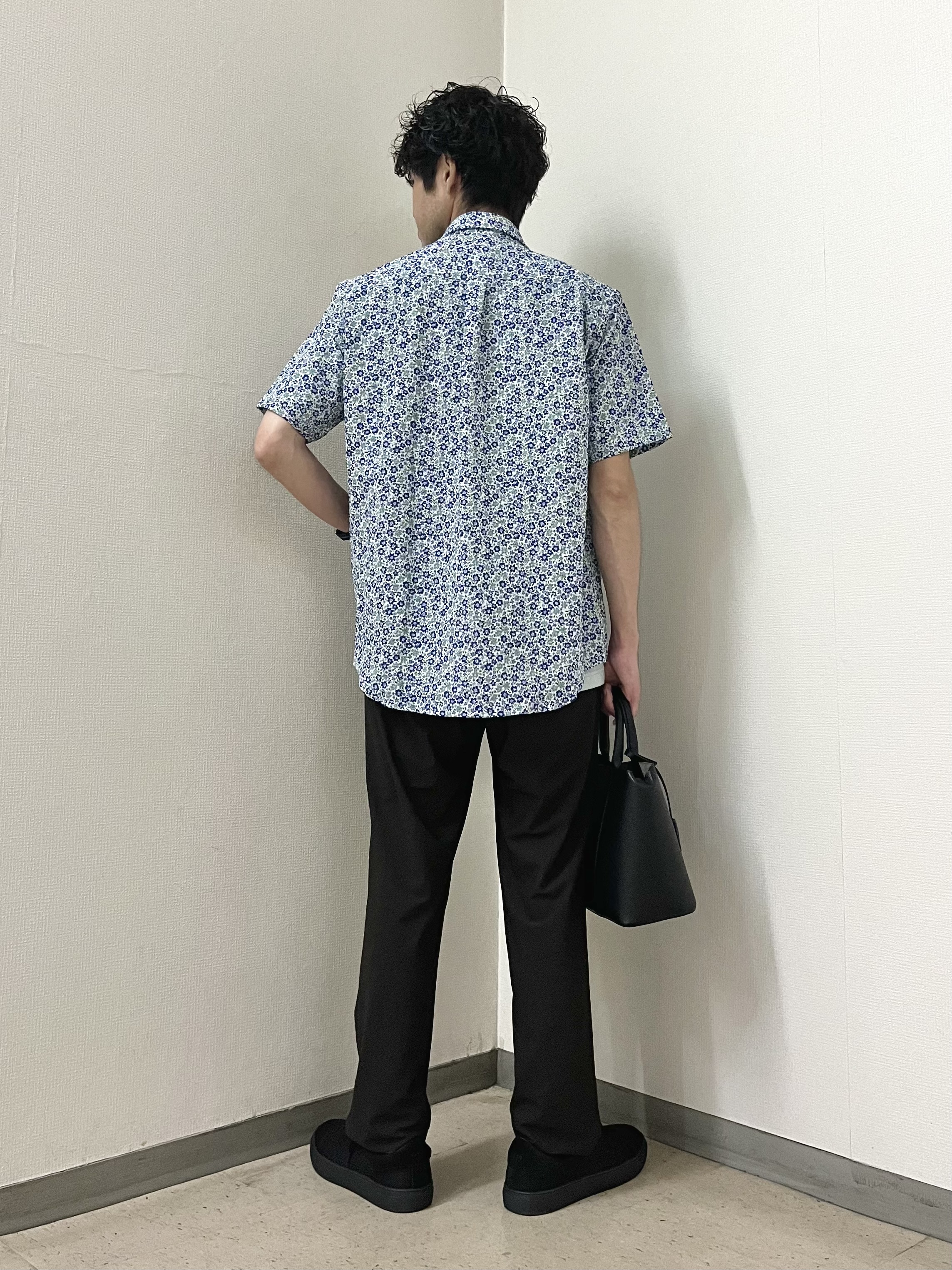 URAさんの「TAKEO KIKUCHI｜リップル小花シャツ」を使ったコーディネート