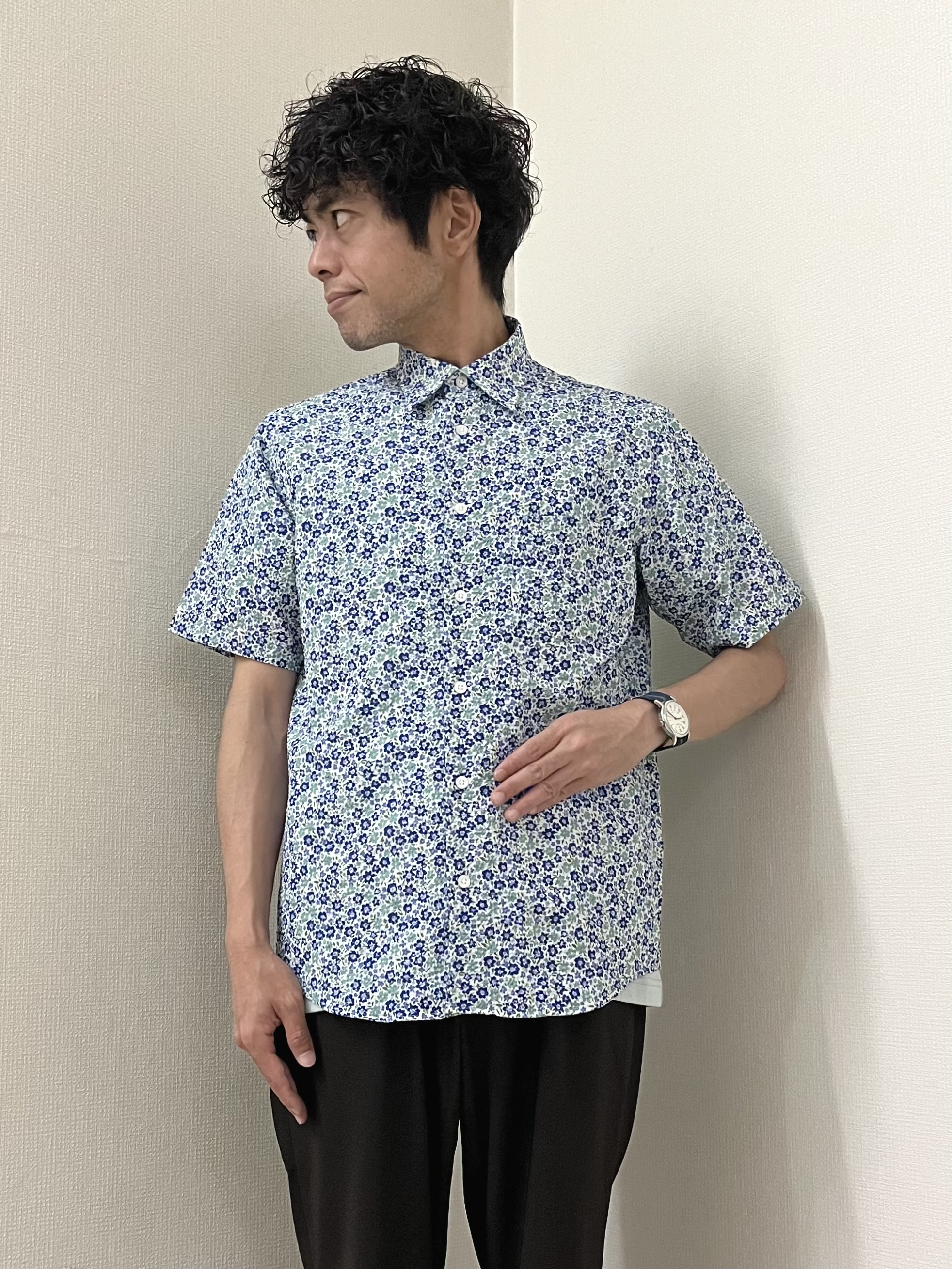 URAさんの「TAKEO KIKUCHI｜リップル小花シャツ」を使ったコーディネート