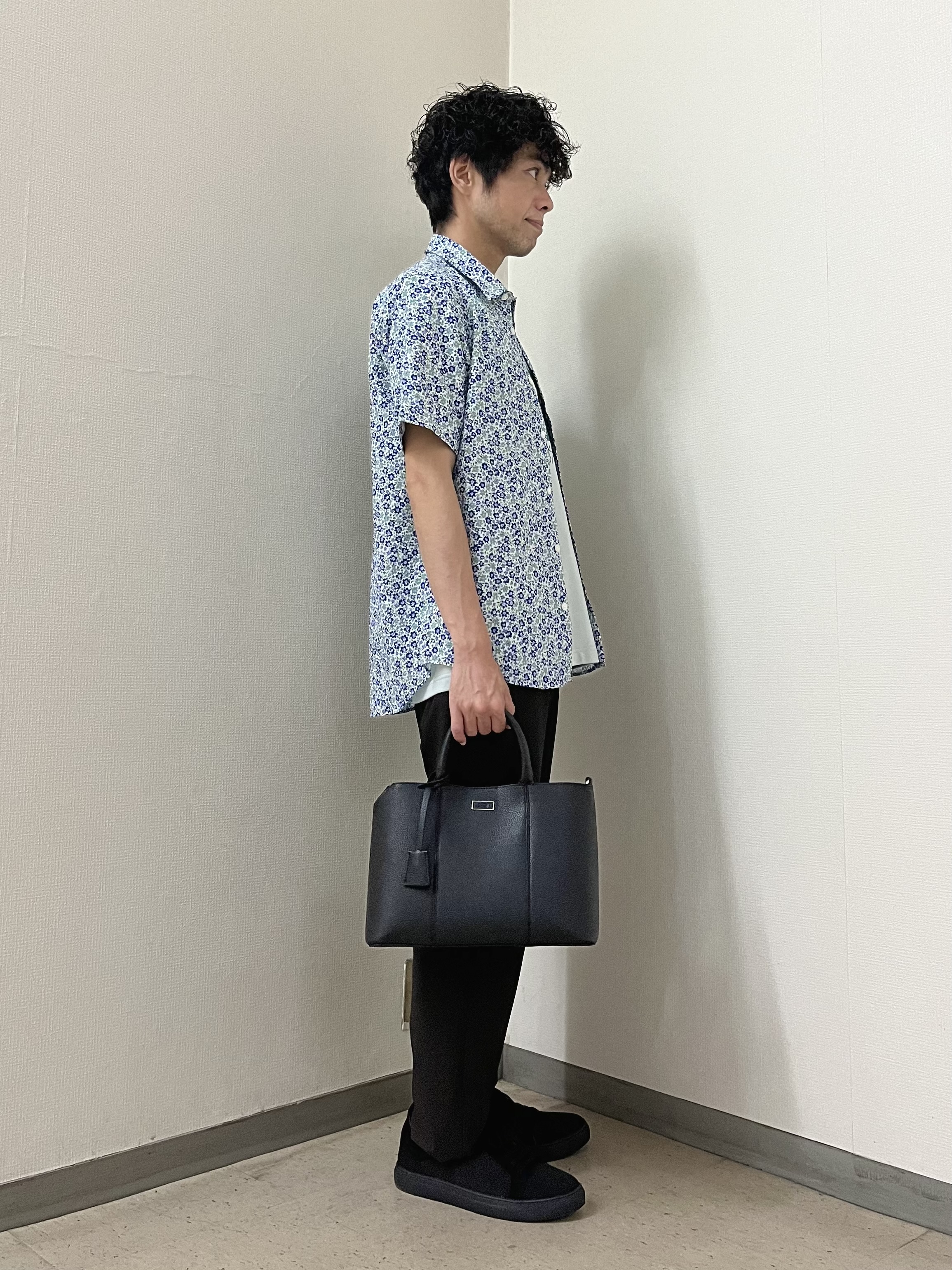 URAさんの「TAKEO KIKUCHI｜リップル小花シャツ」を使ったコーディネート