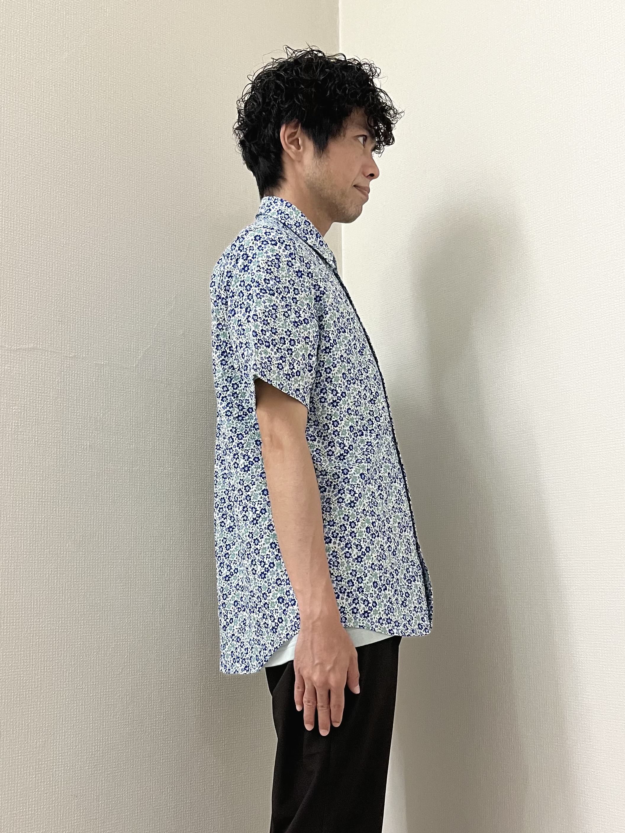 URAさんの「TAKEO KIKUCHI｜リップル小花シャツ」を使ったコーディネート